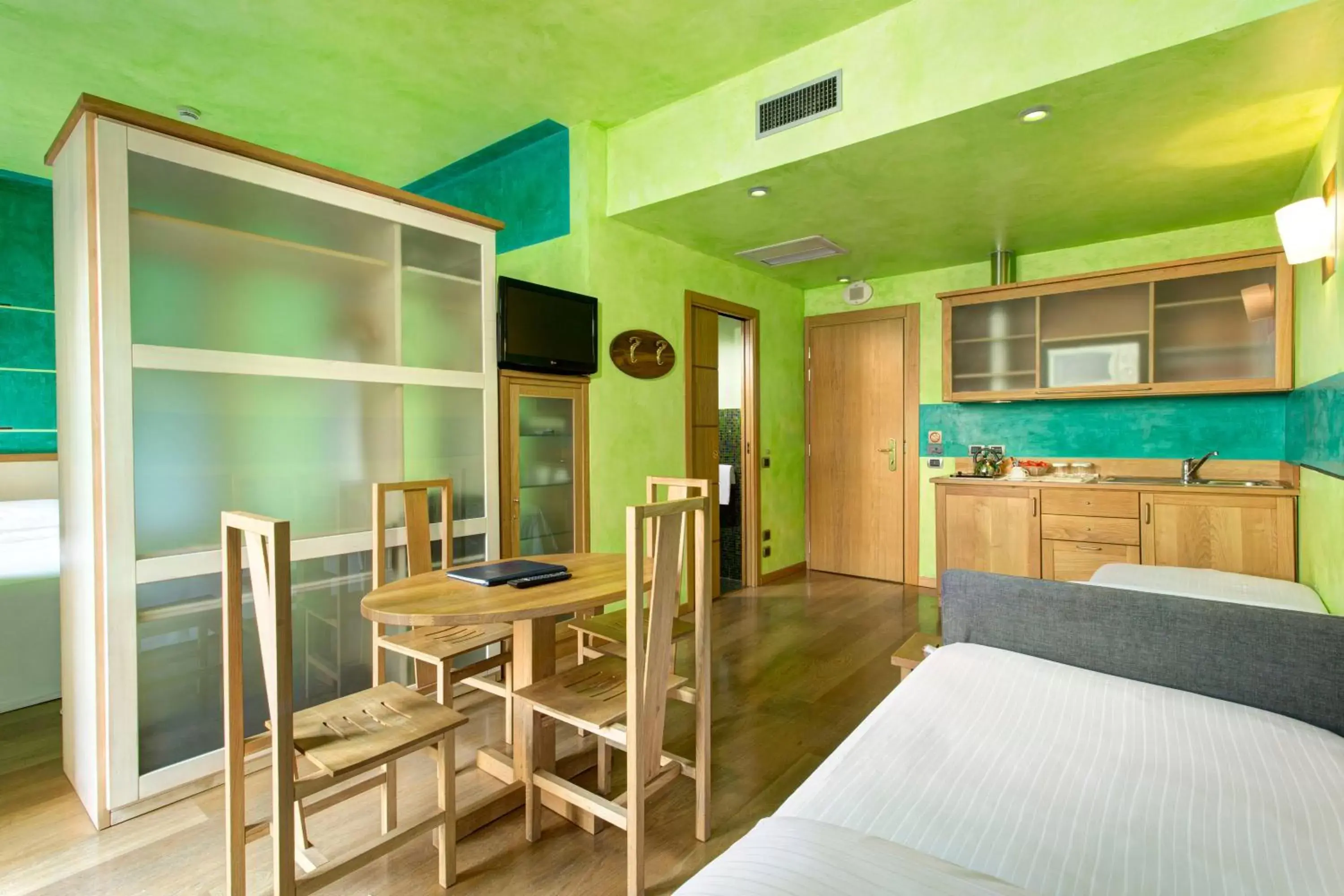 Kitchen or kitchenette, Dining Area in Hotel Firenze