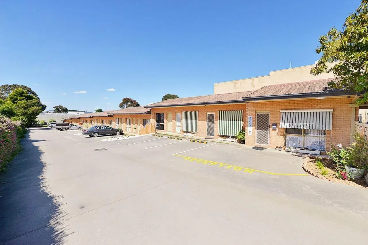 Lobby or reception, Property Building in Cranbourne Motor Inn