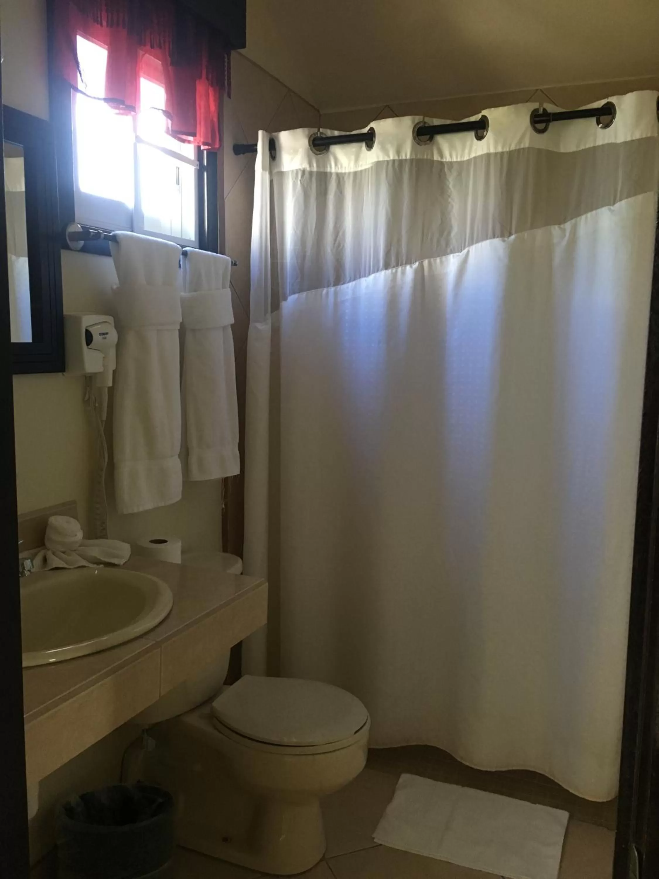 Shower in Blue Wave Guest House