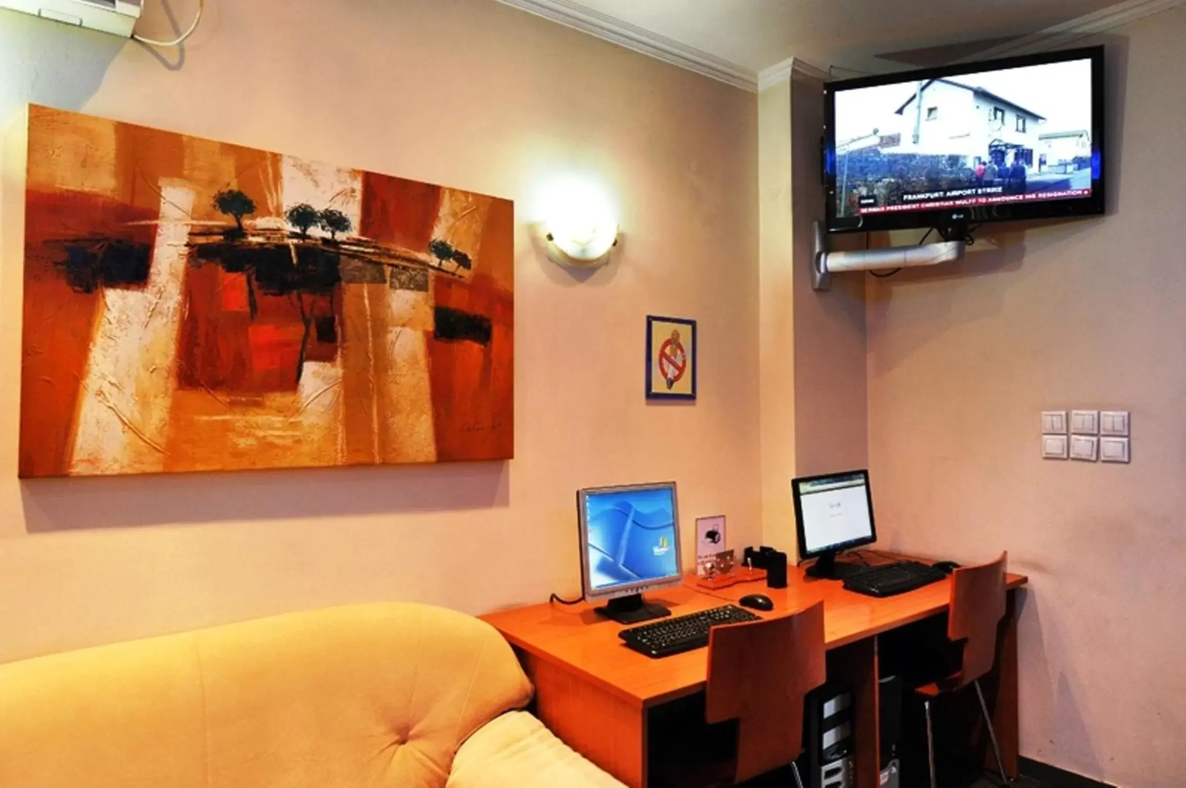 Lobby or reception, TV/Entertainment Center in Pergamos Hotel
