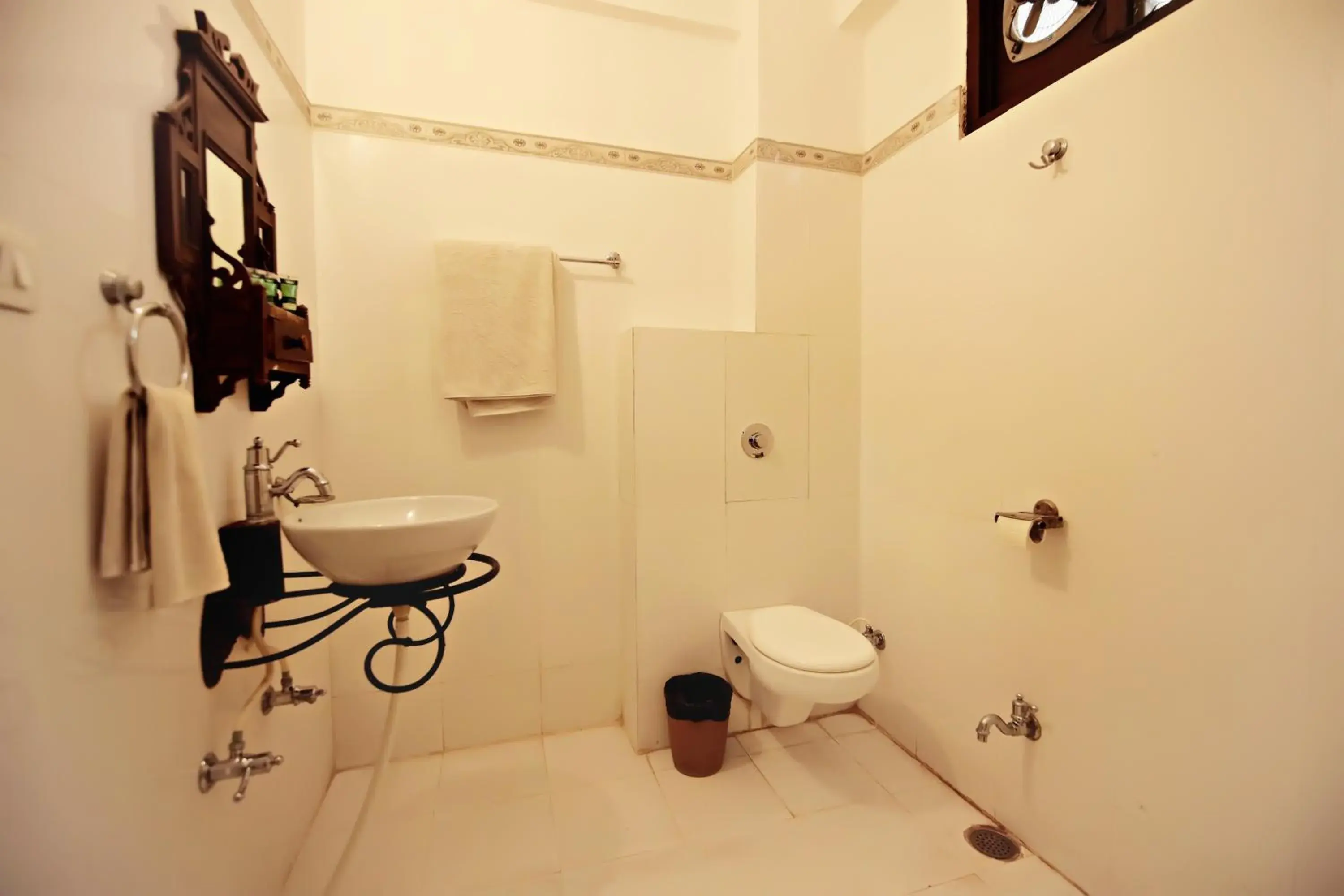 Bathroom in Hotel Devraj Niwas on Lake Pichola Udaipur