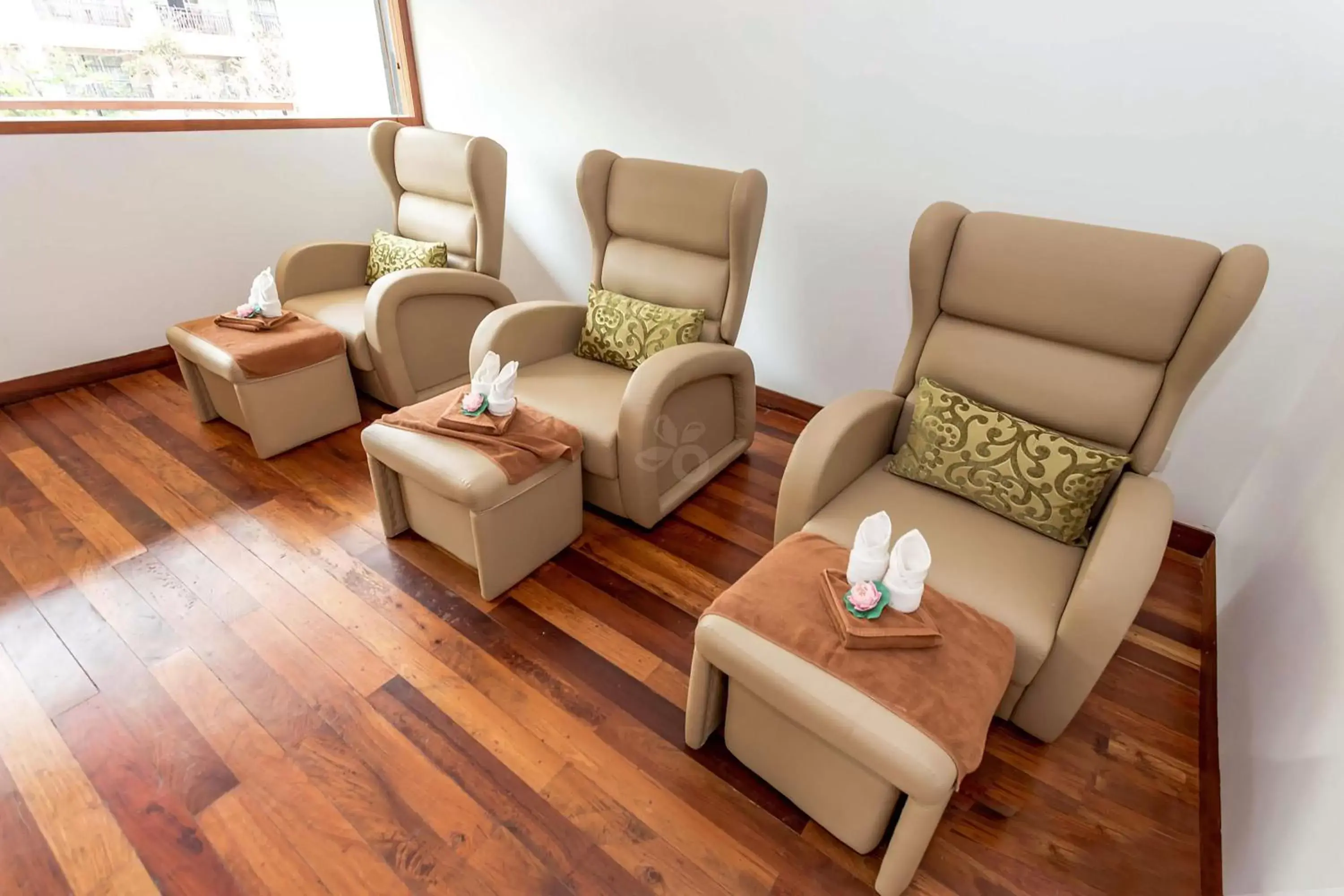 Massage, Seating Area in Somadevi Residence