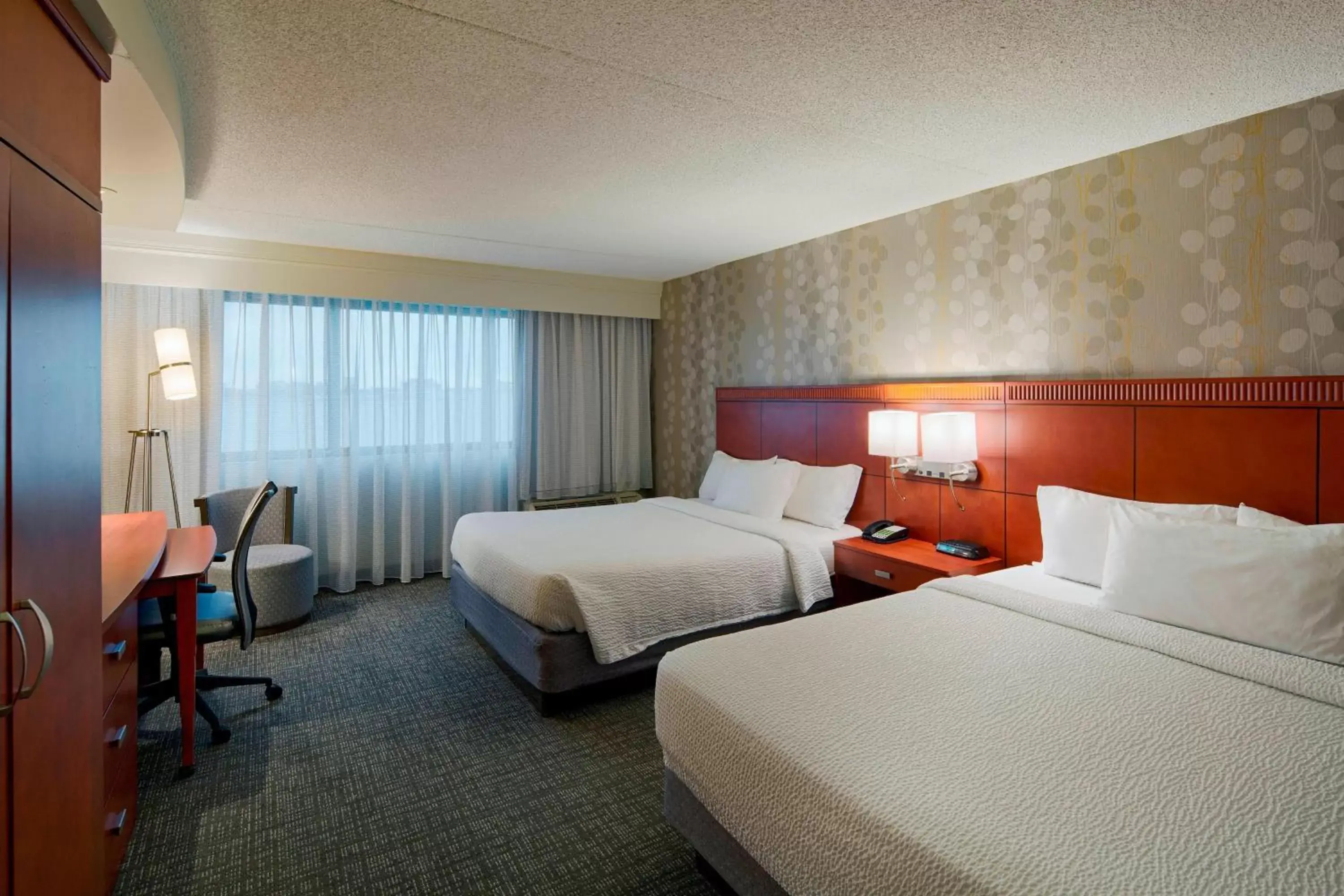 Photo of the whole room, Bed in Courtyard by Marriott Columbus West/Hilliard