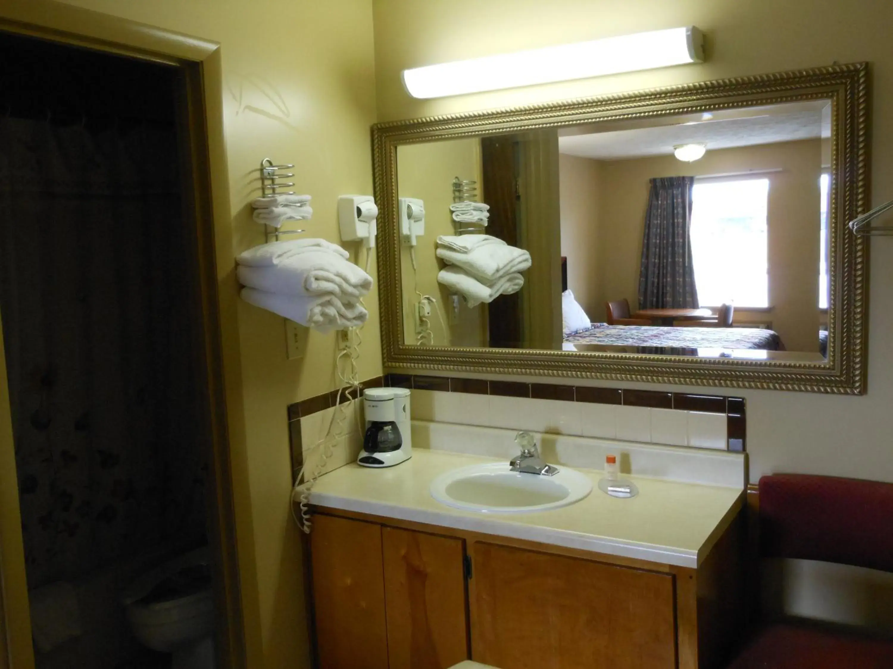 Area and facilities, Bathroom in McClellan Inn