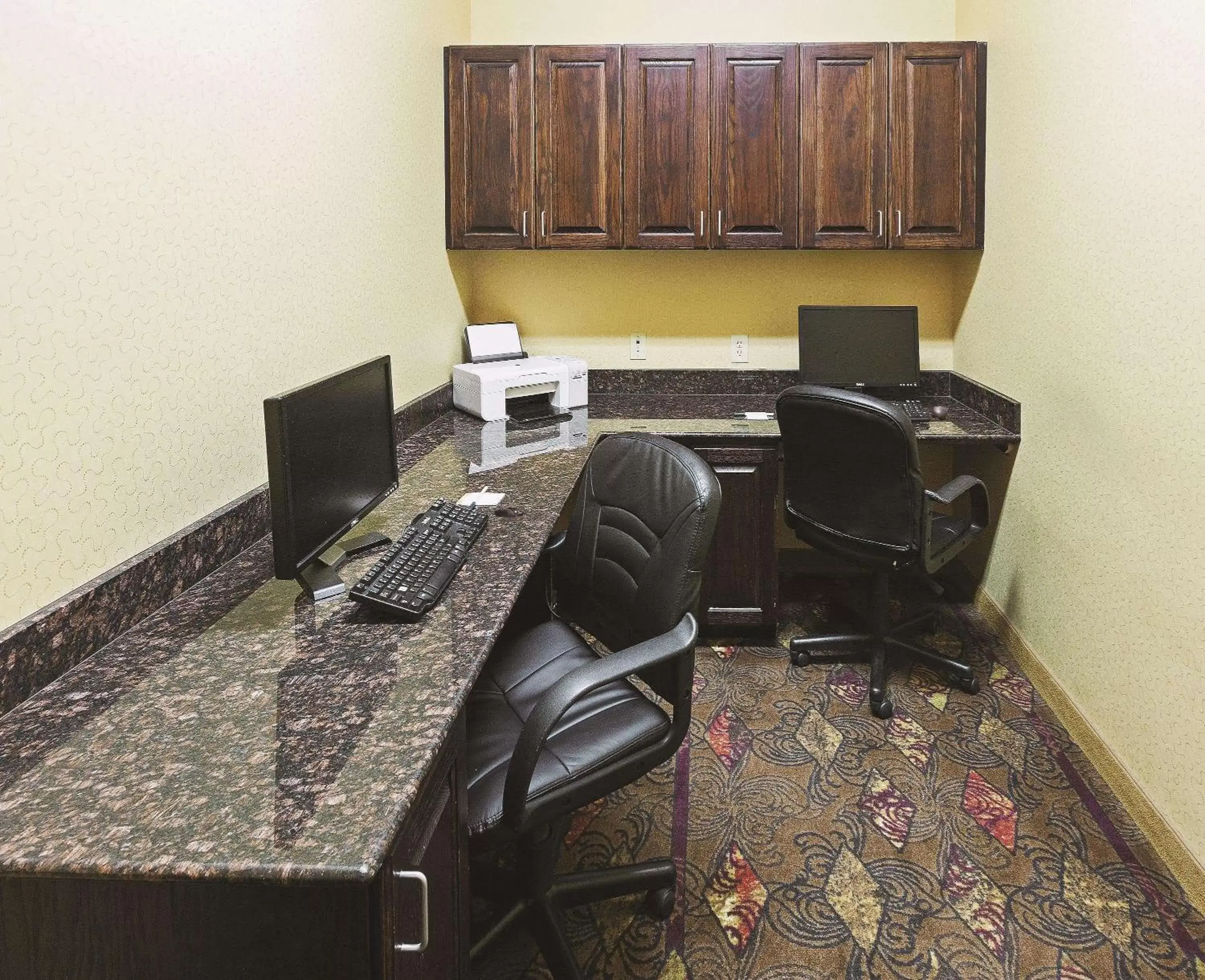 On site, Business Area/Conference Room in La Quinta Inn & Suites by Wyndham Eastland