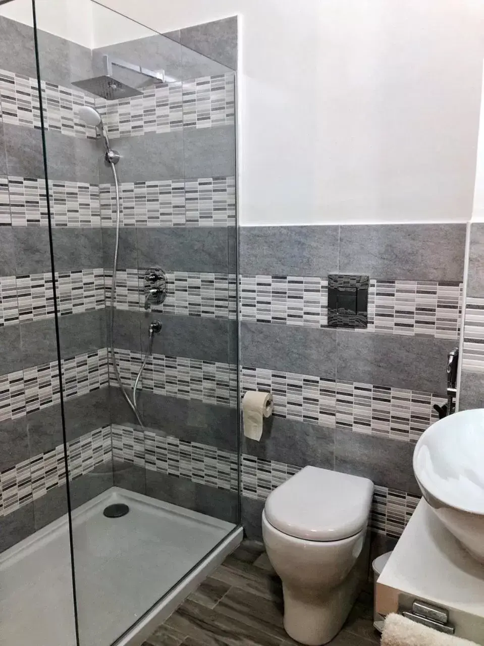 Shower, Bathroom in Populus