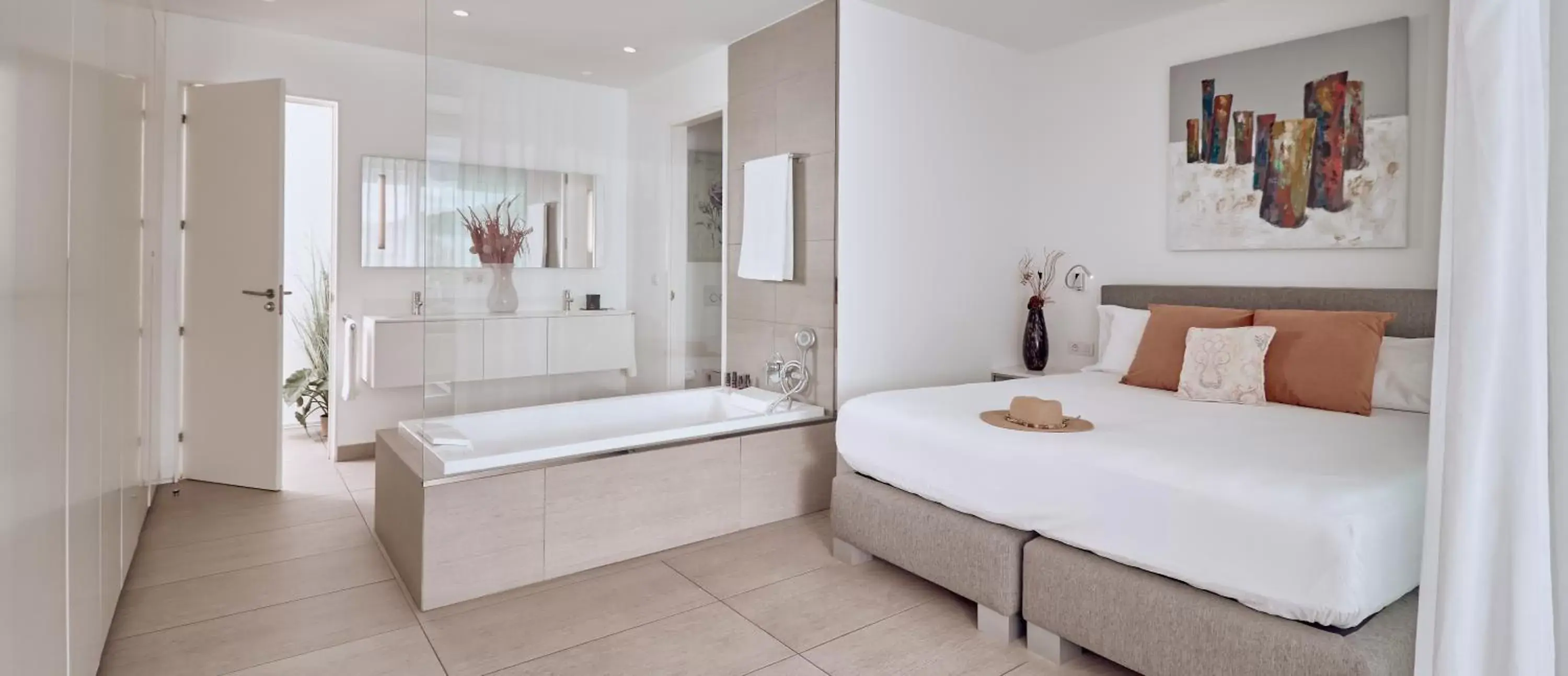 Bathroom, Bed in Hotel Baobab Suites