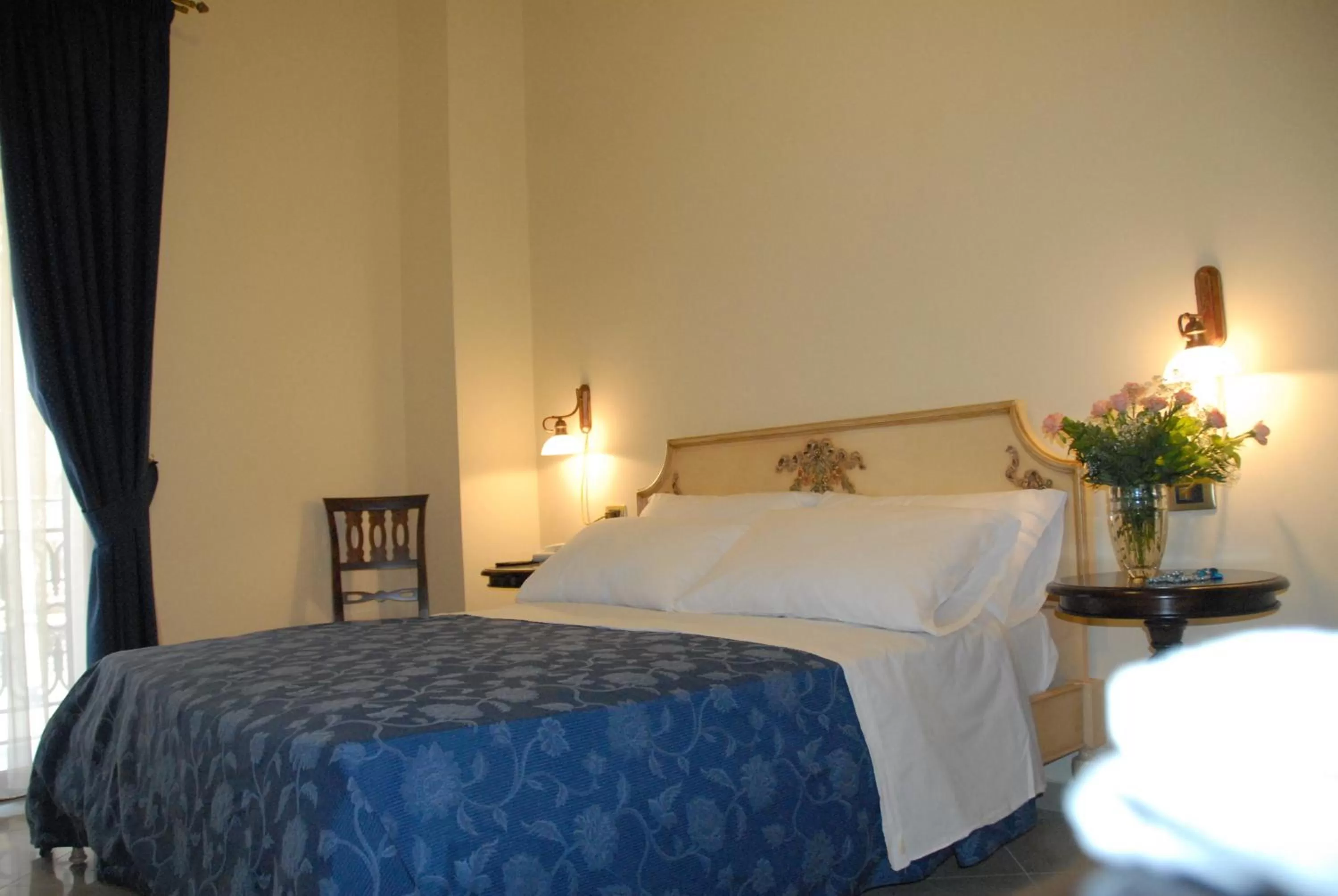 Photo of the whole room, Bed in Garibaldi Relais