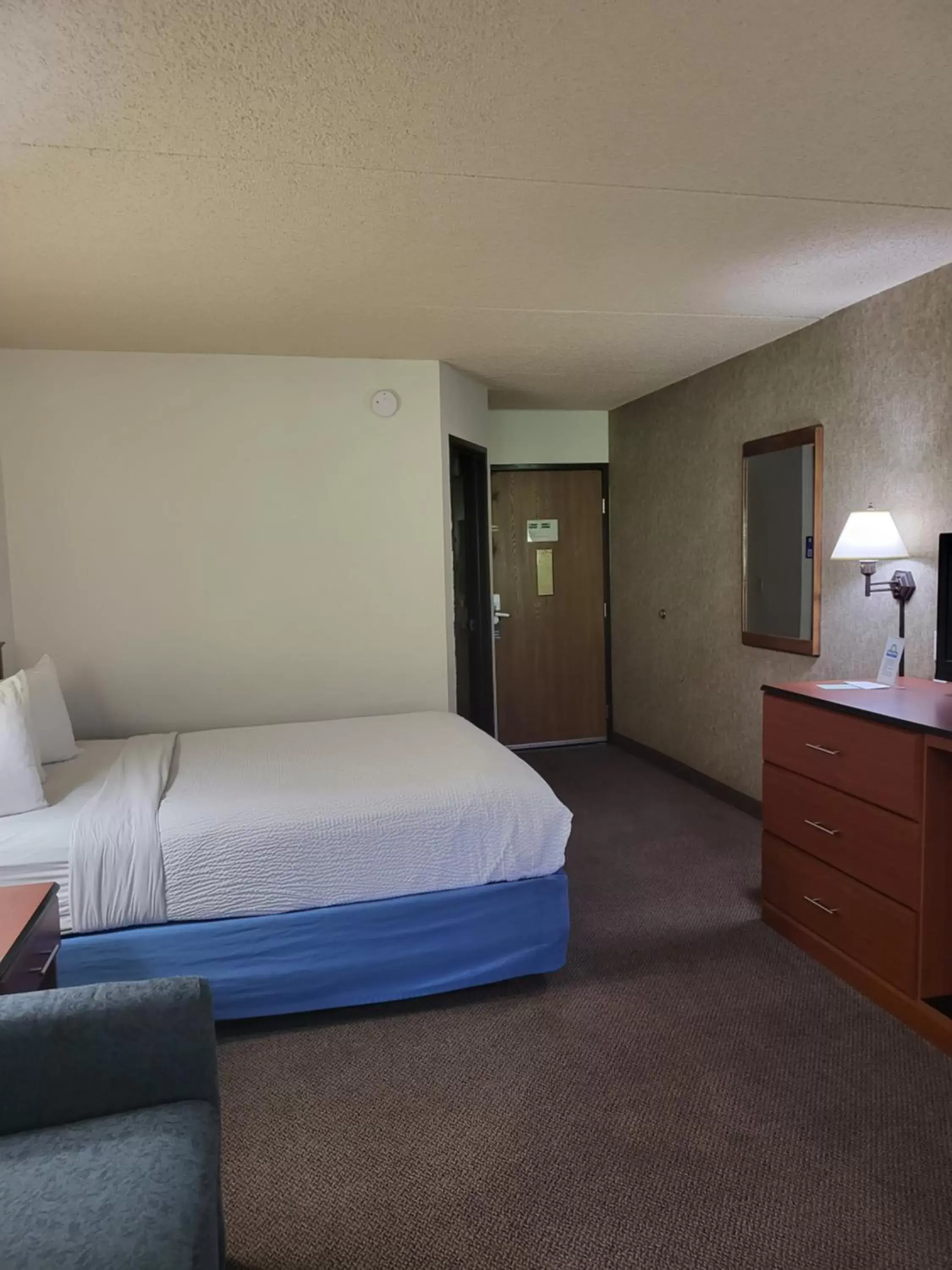 Bedroom, Bed in Days Inn by Wyndham Coeur d'Alene