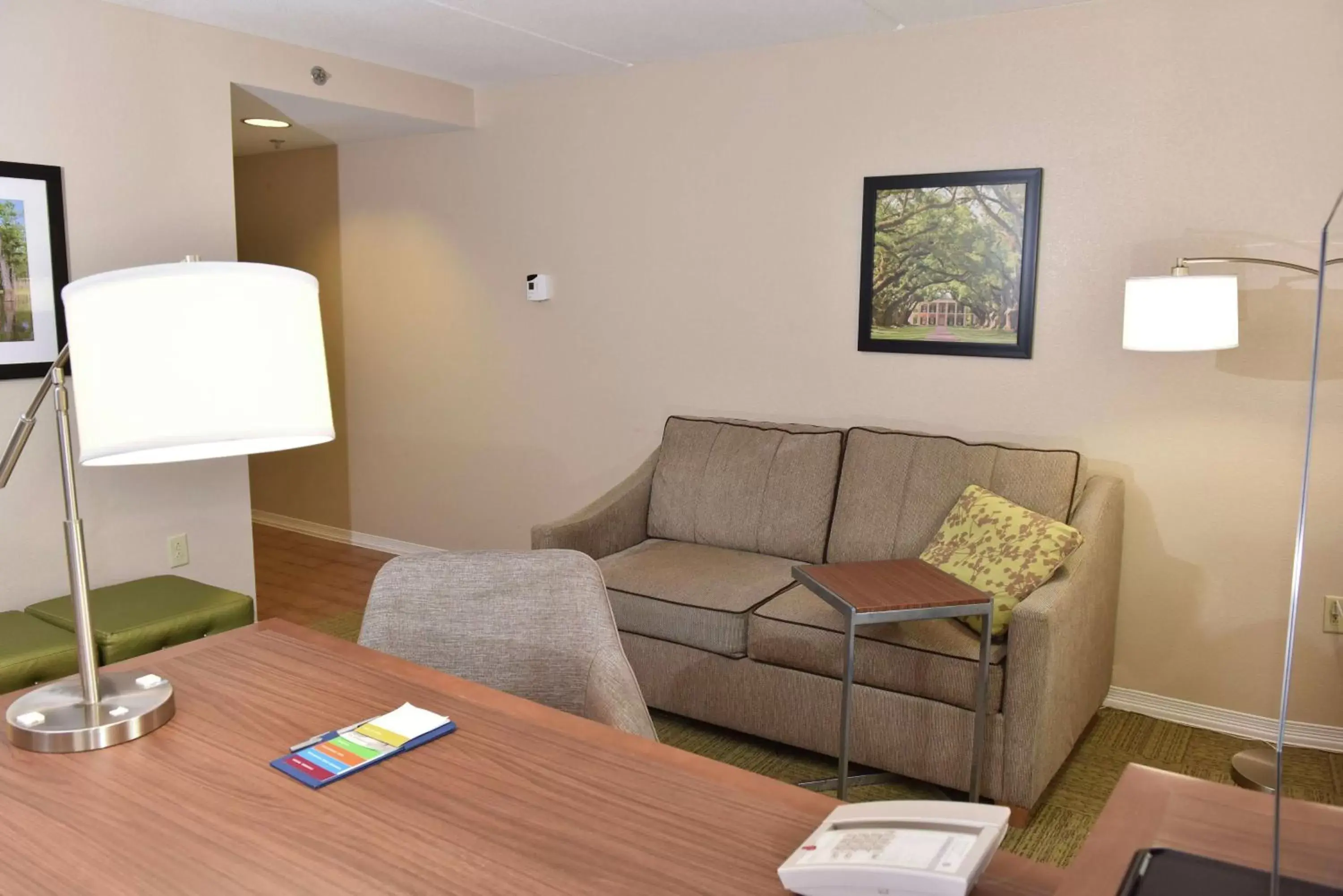 Bedroom, Seating Area in Hampton Inn & Suites Alexandria