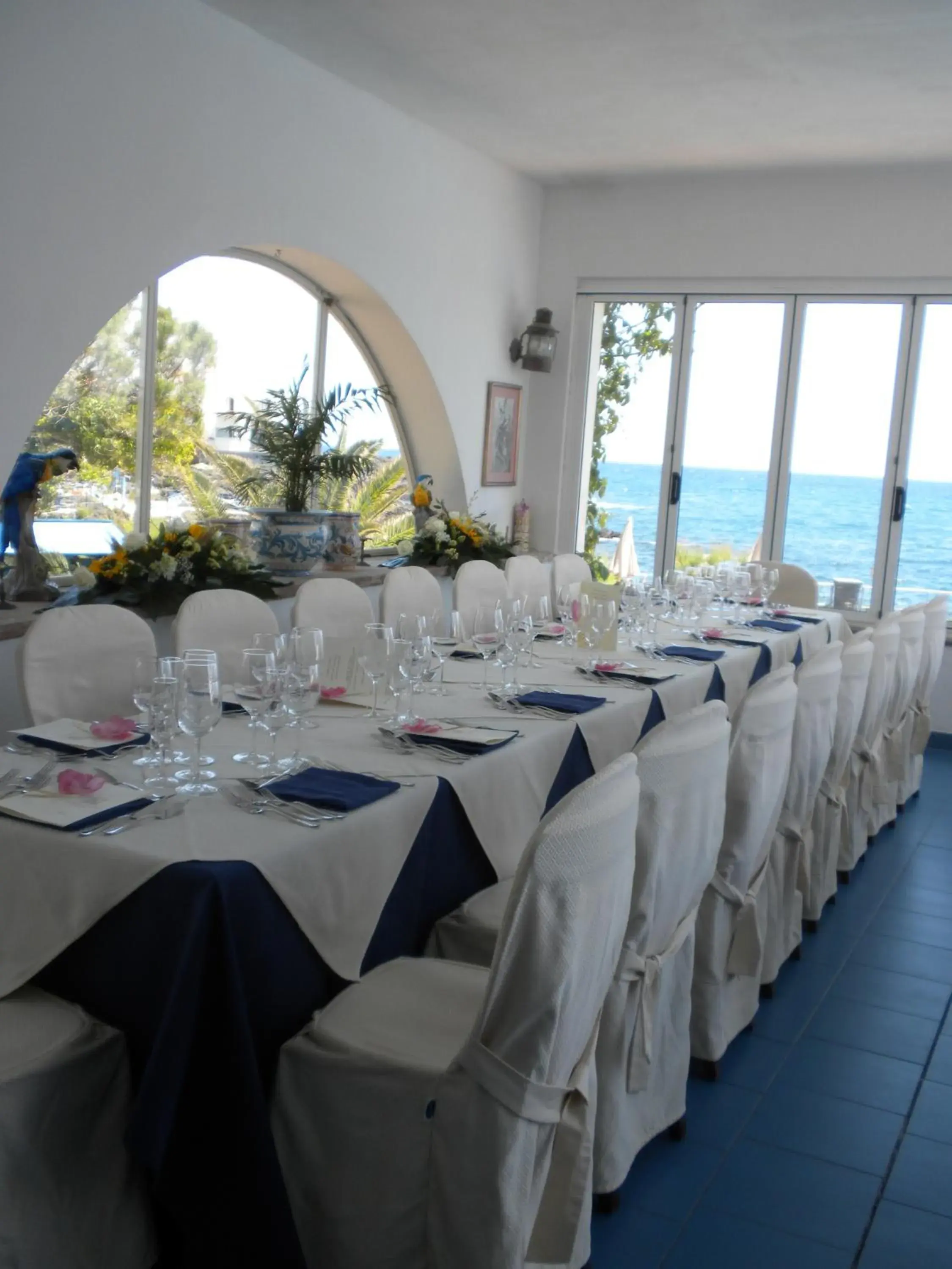 Restaurant/places to eat, Banquet Facilities in Arathena Rocks Hotel