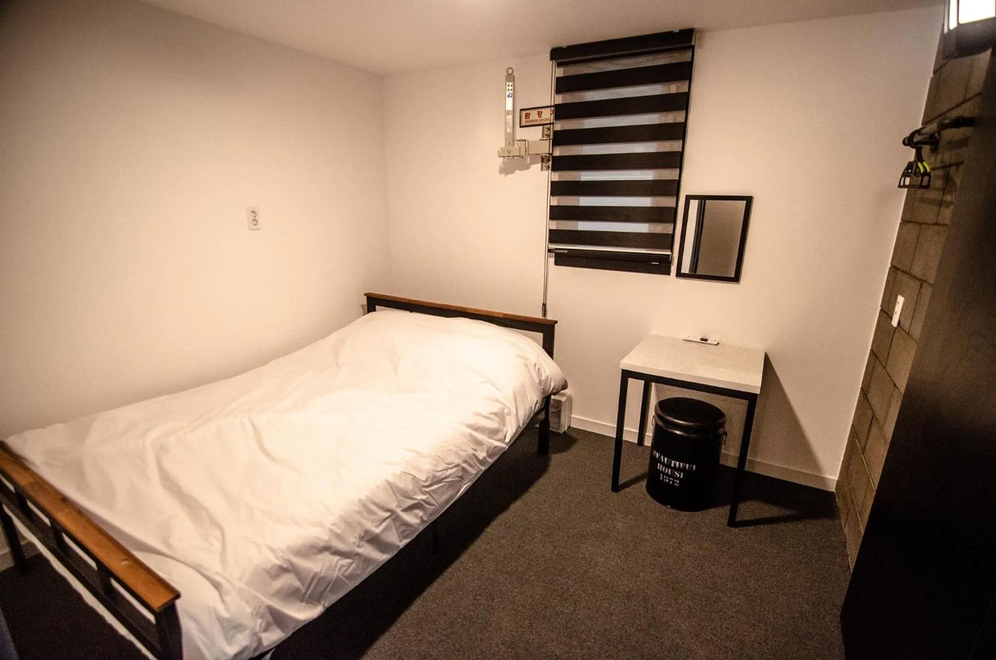 Single Room with Private Bathroom in One Way Guesthouse Busan