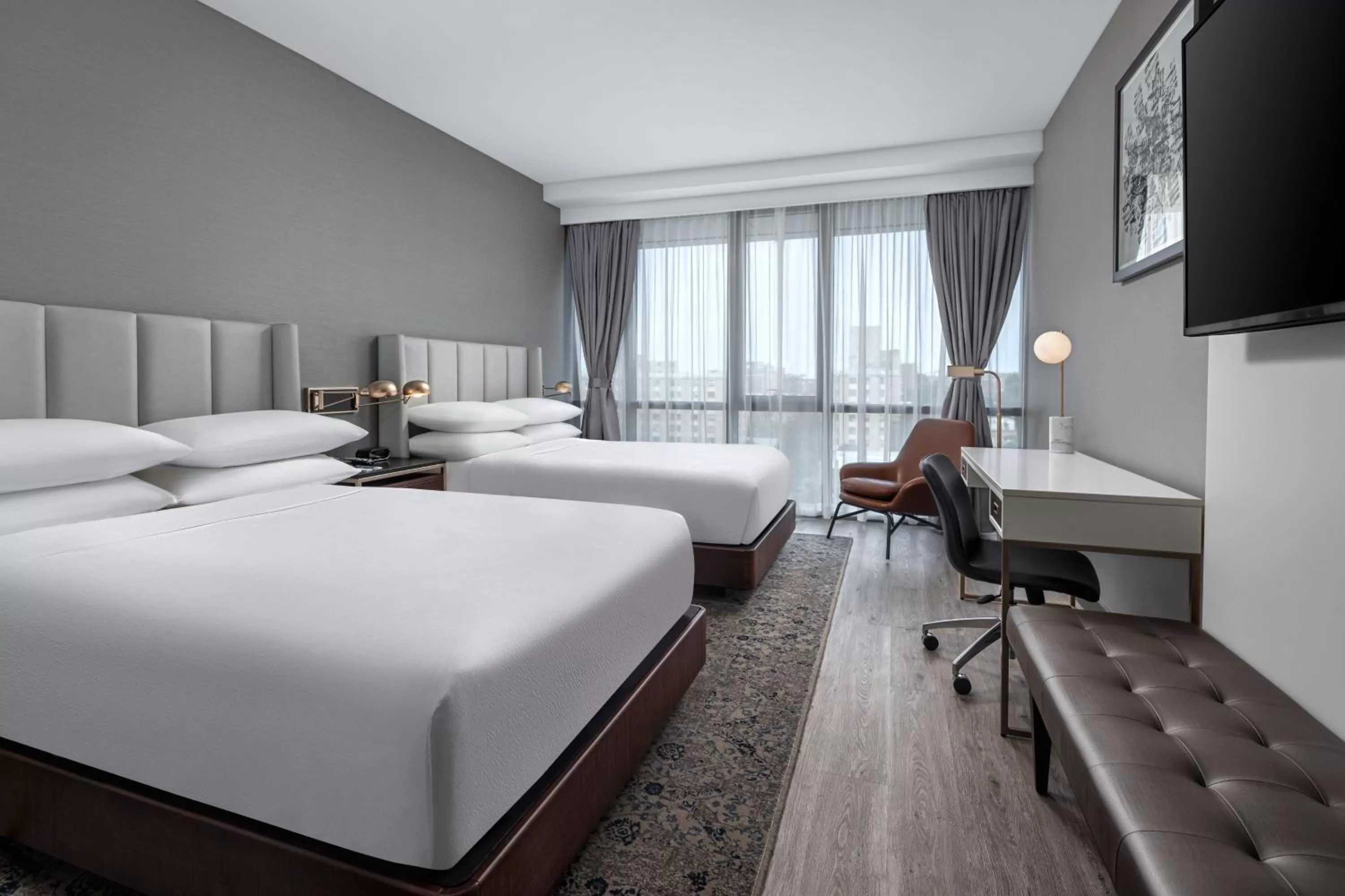 Photo of the whole room, Bed in Four Points by Sheraton Flushing