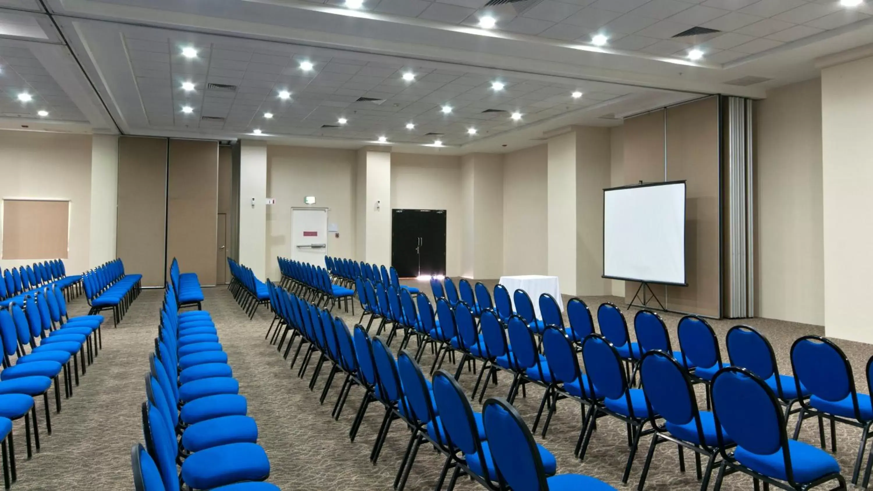 Meeting/conference room in Holiday Inn Express Ciudad Del Carmen, an IHG Hotel