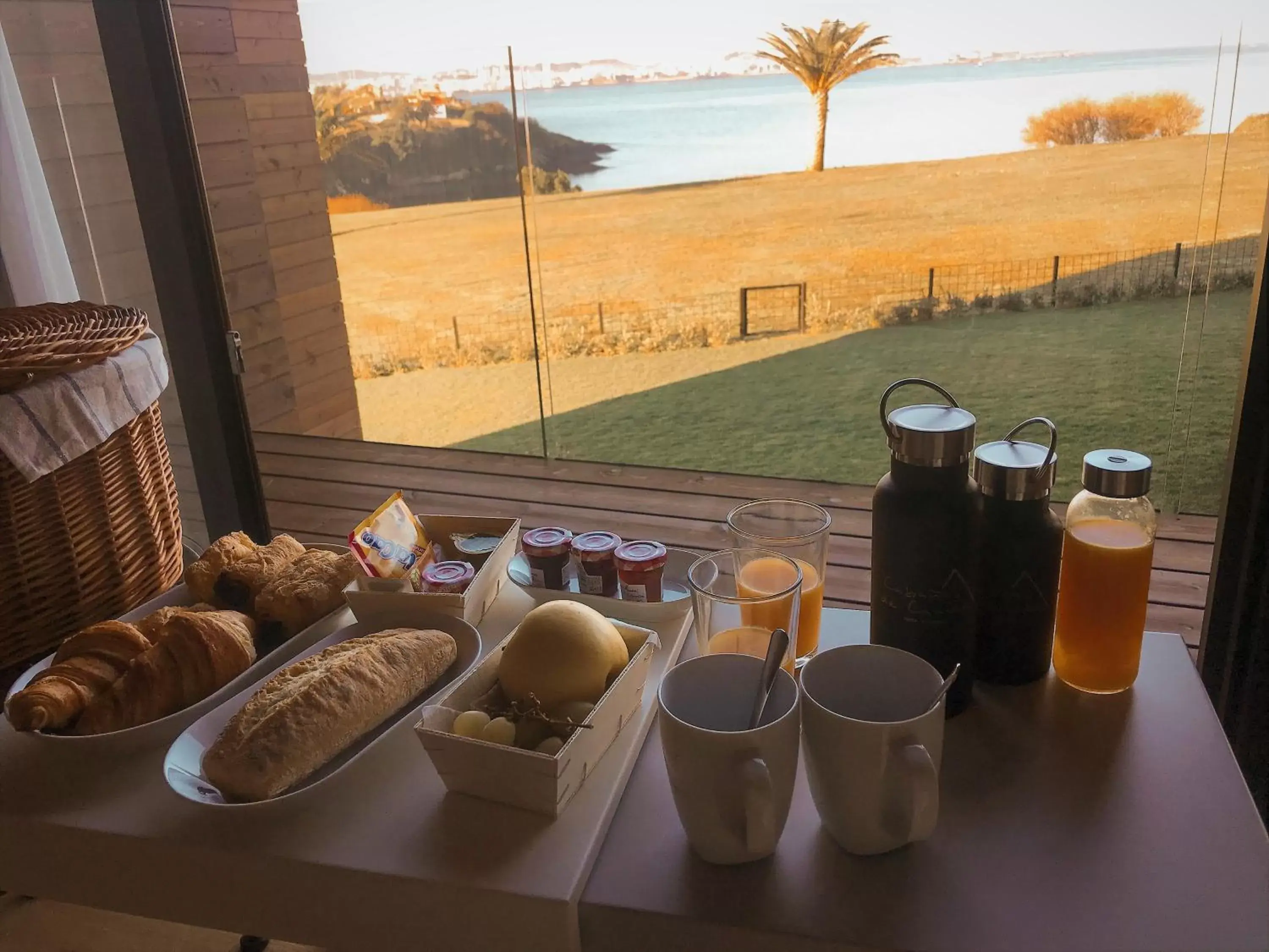 Breakfast in Cabañas de Canide