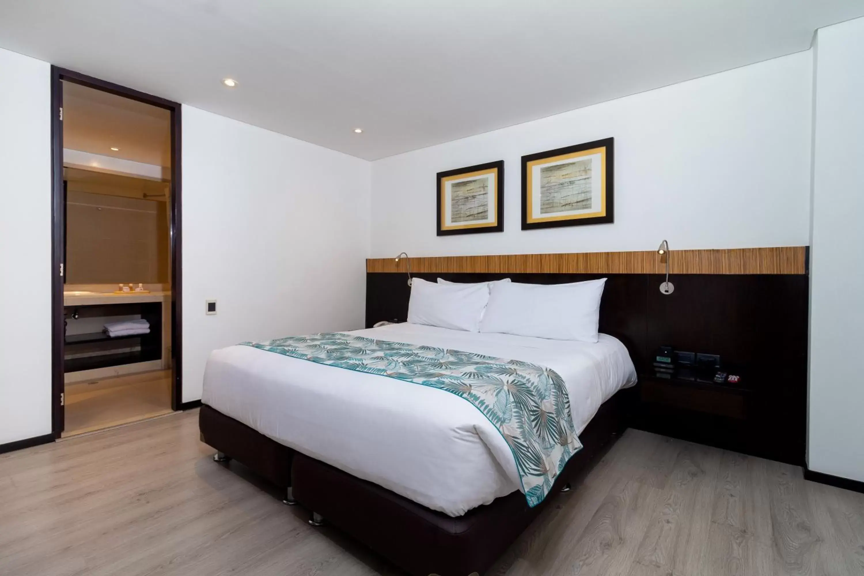 Bed in Hotel Madisson Inn Luxury By GEH Suites