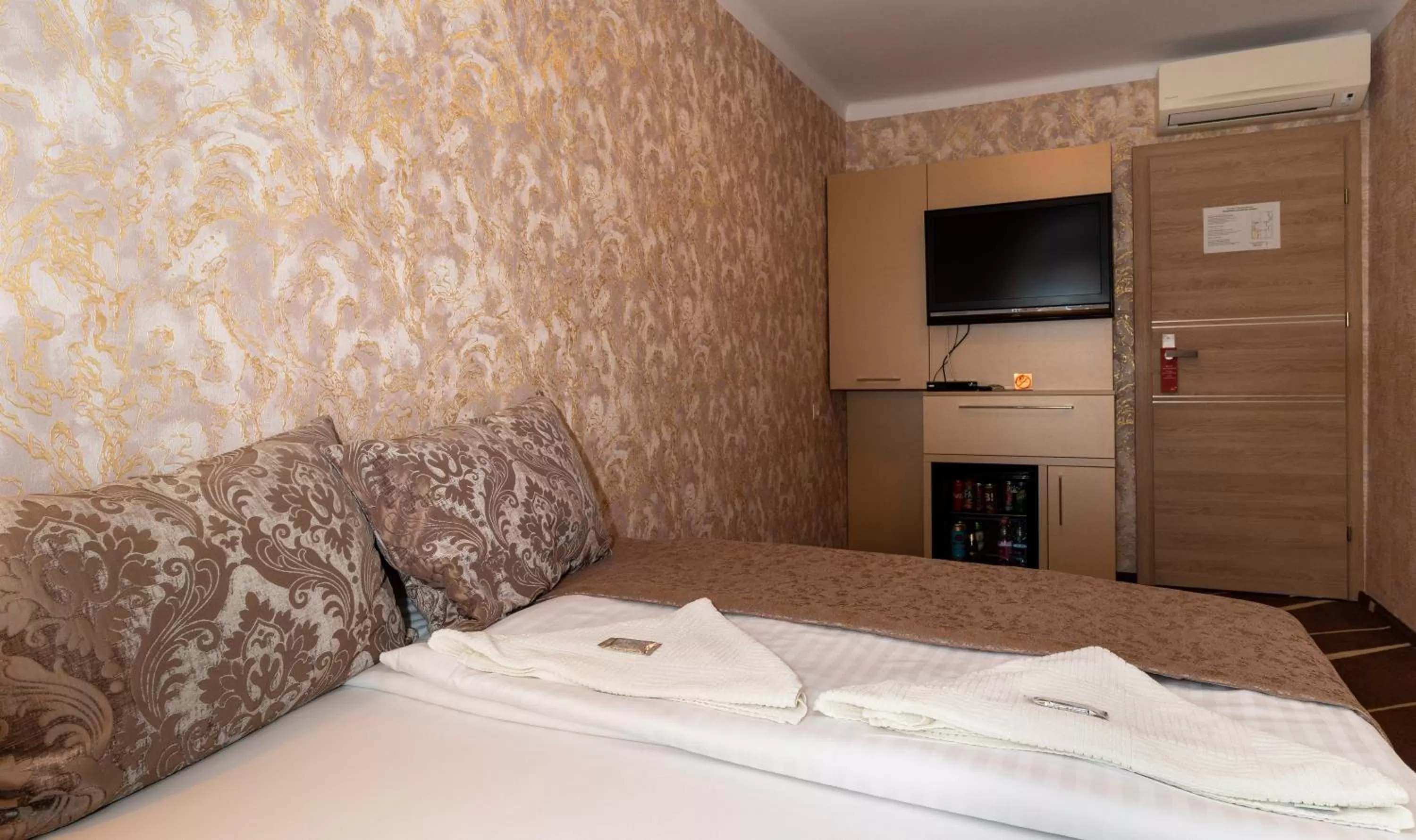 TV and multimedia, Bed in Teátrum Boutique Hotel