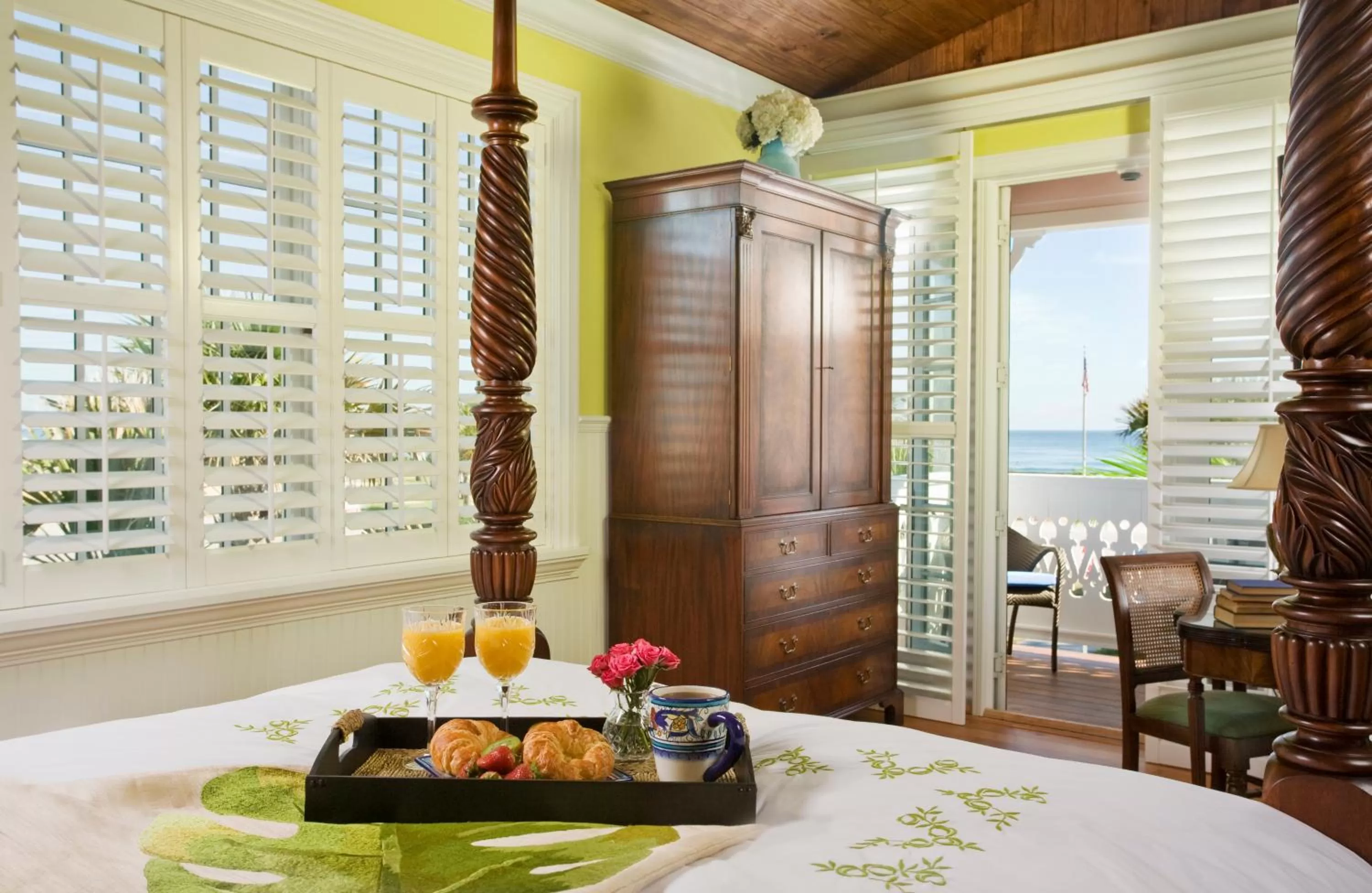 Bed in Port d'Hiver Bed and Breakfast