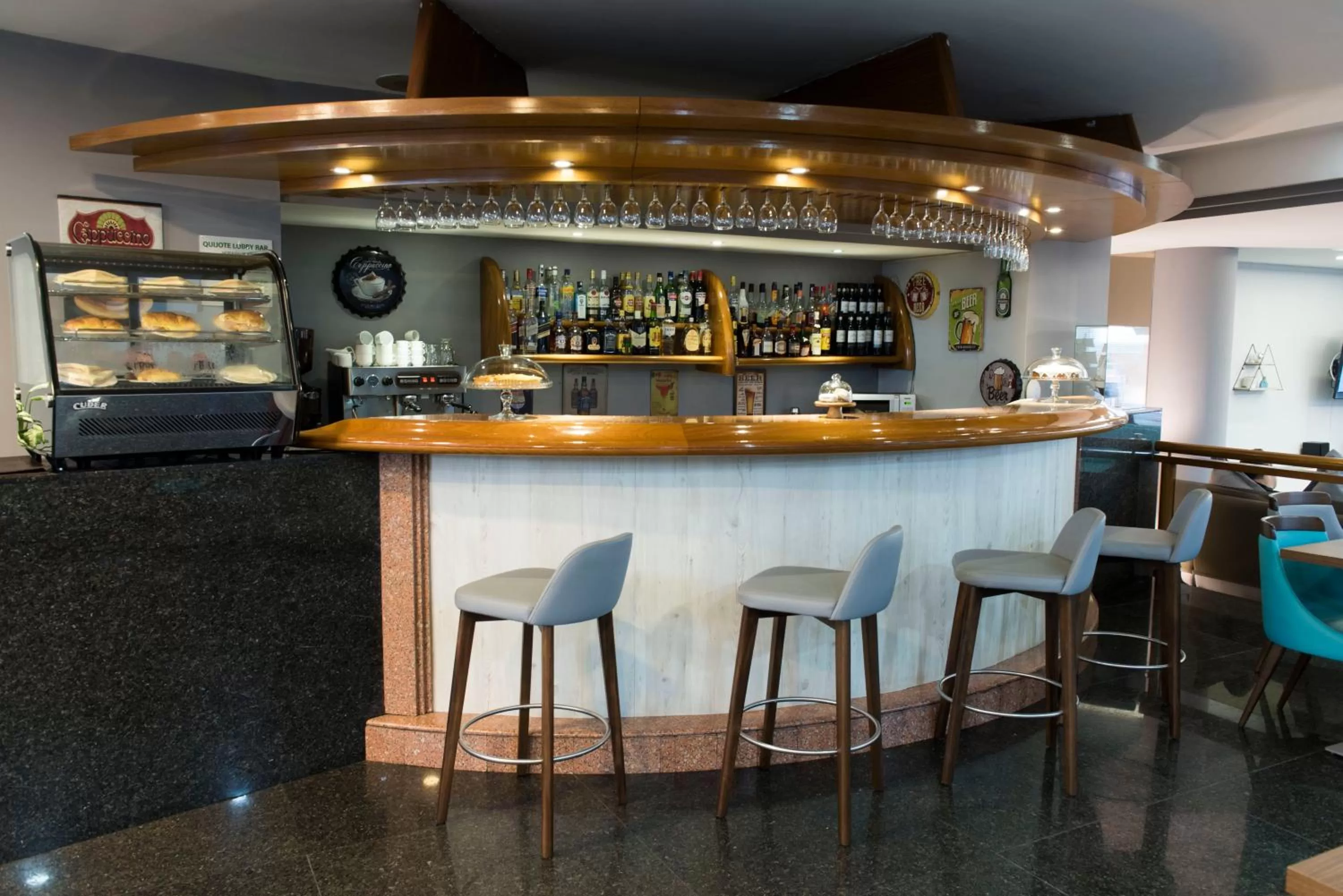 Lounge or bar in Holiday Inn Montevideo by IHG