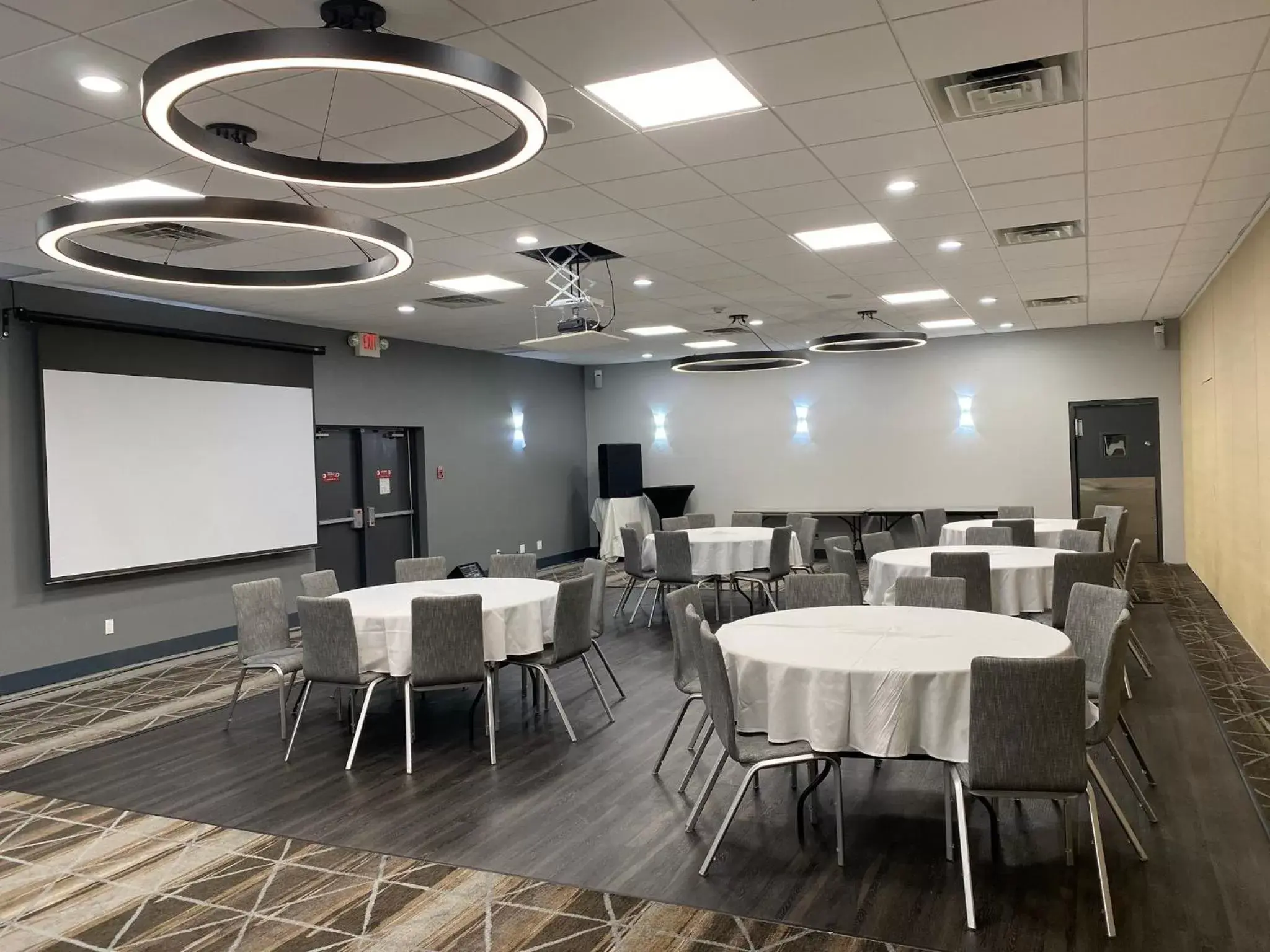 Meeting/conference room in Holiday Inn Detroit Lakes, an IHG Hotel