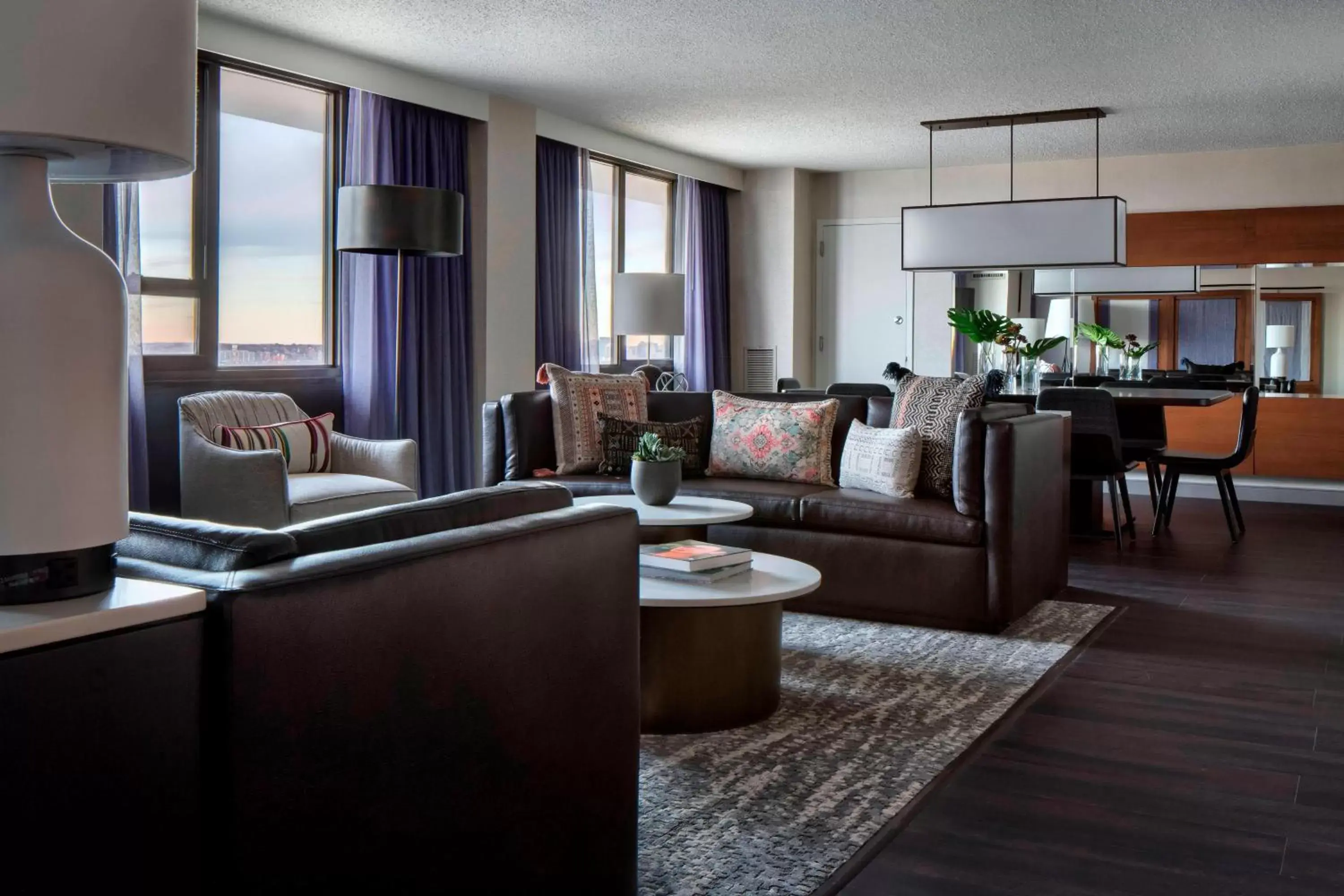 Living room, Seating Area in New York LaGuardia Airport Marriott