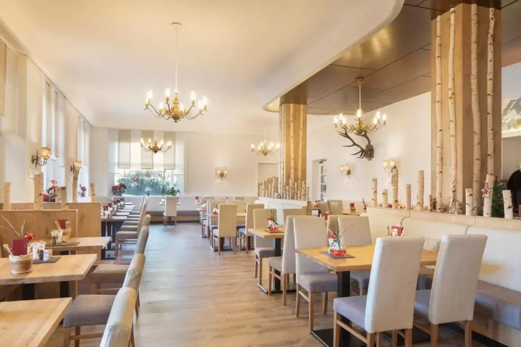 Food and drinks, Restaurant/Places to Eat in Hotel Vier Jahreszeiten