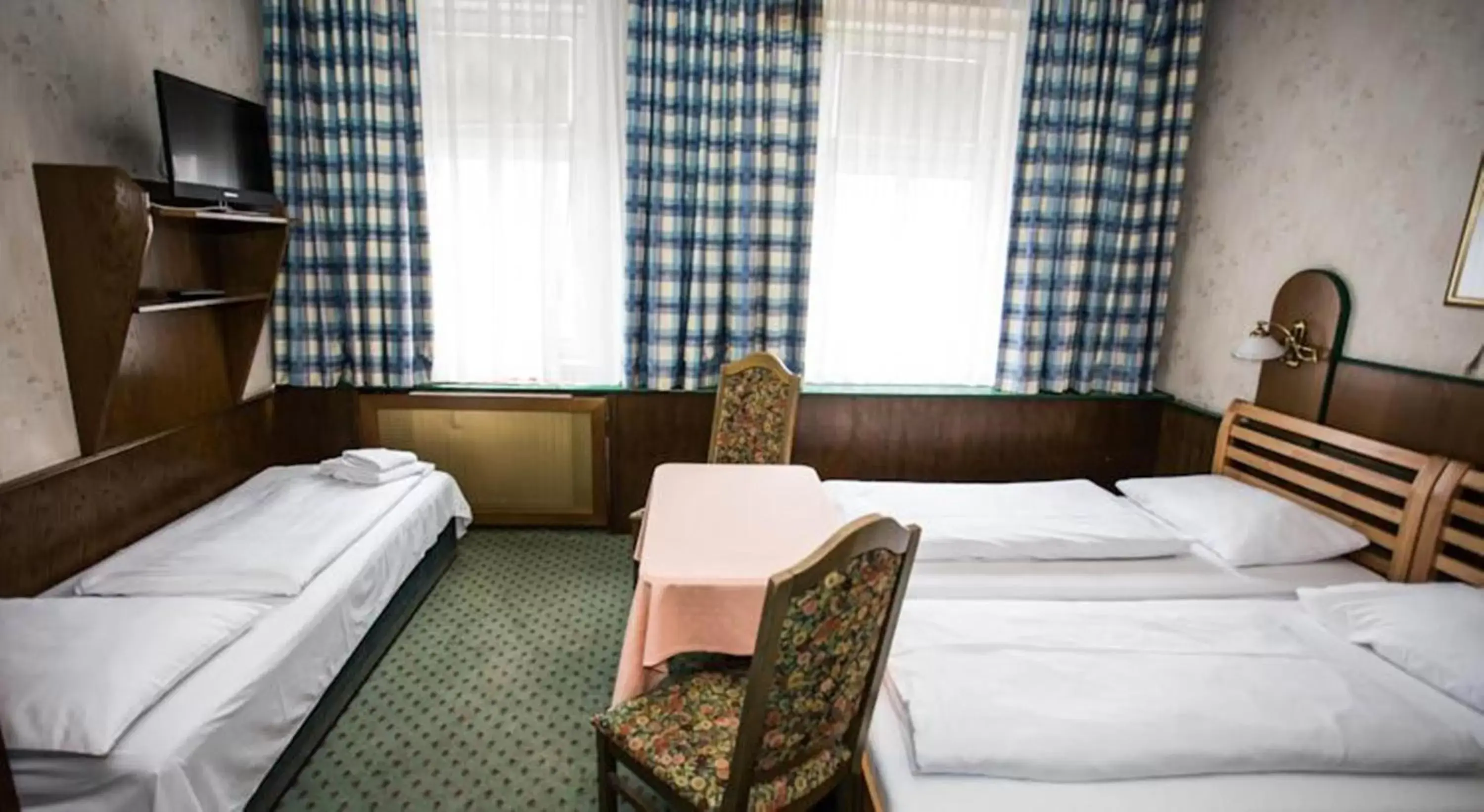 Photo of the whole room, Bed in Hotel Hadrigan