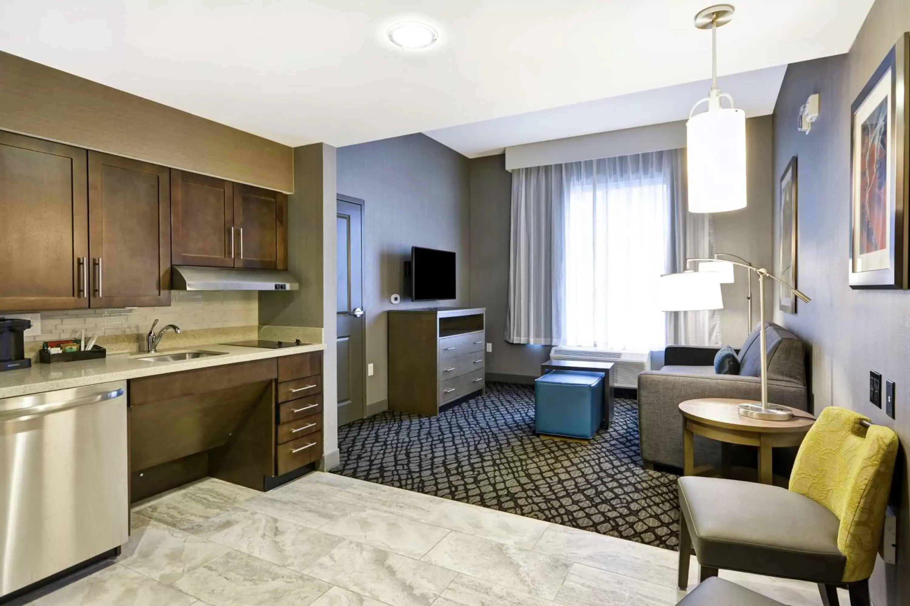 Bedroom, Kitchen/Kitchenette in Homewood Suites By Hilton Warren Detroit