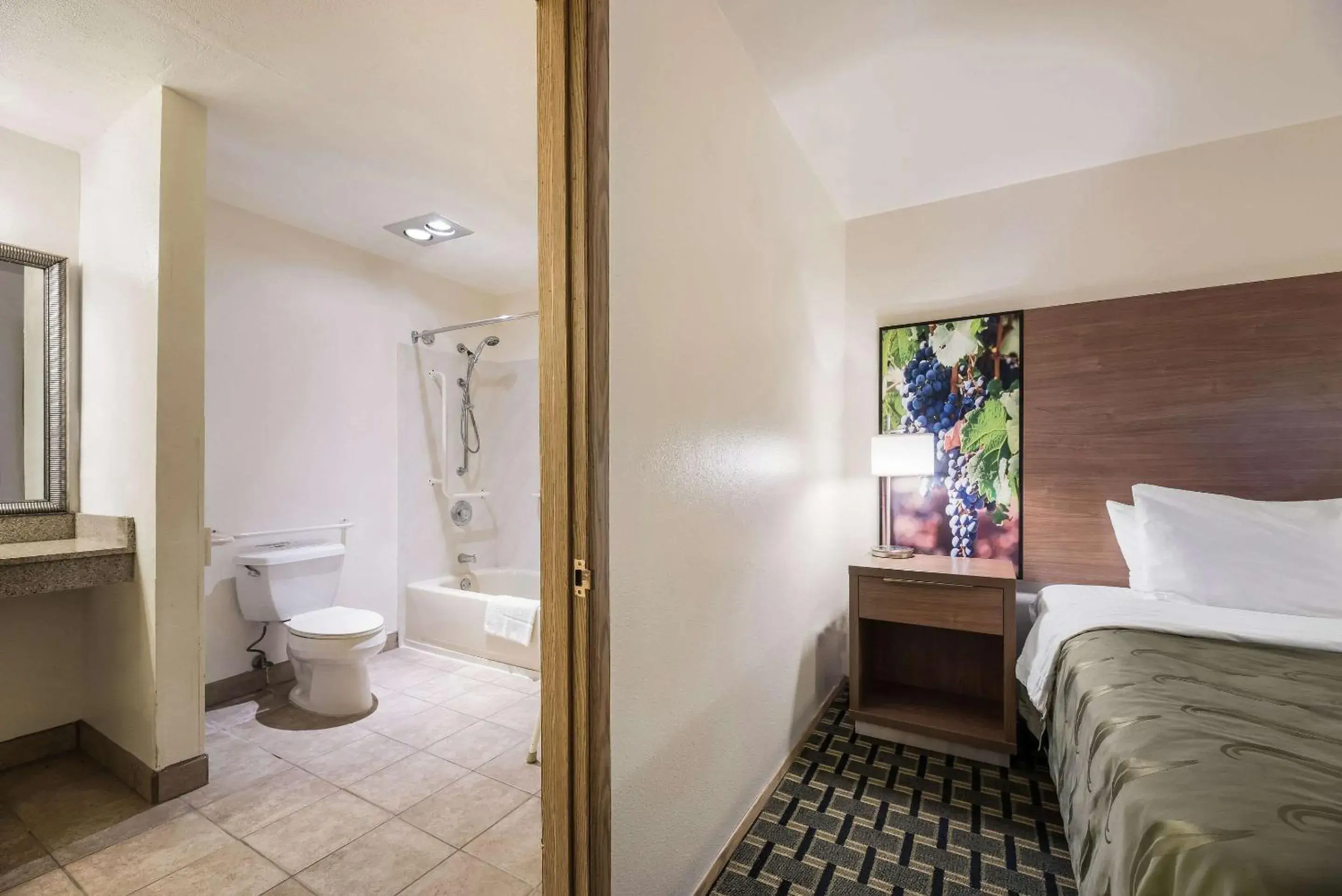 Photo of the whole room, Bathroom in Quality Inn King City