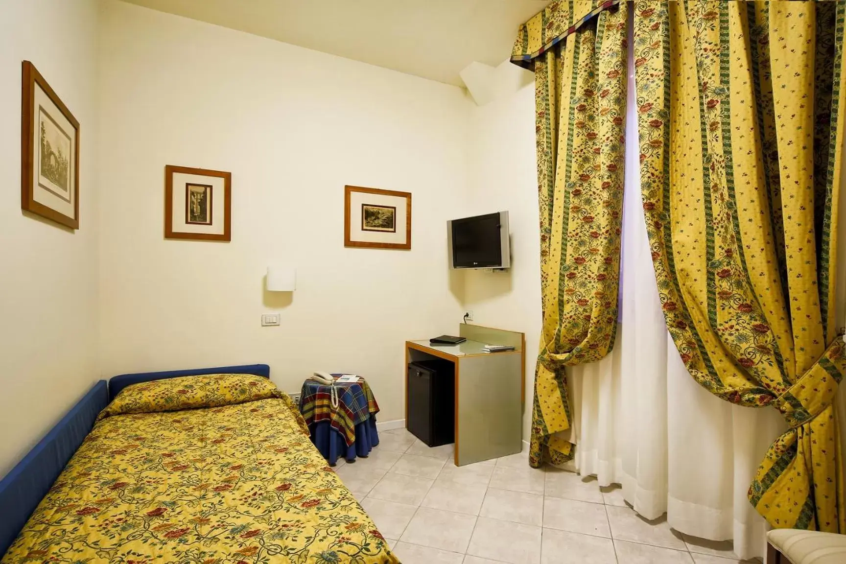 Single Room in Hotel Italia