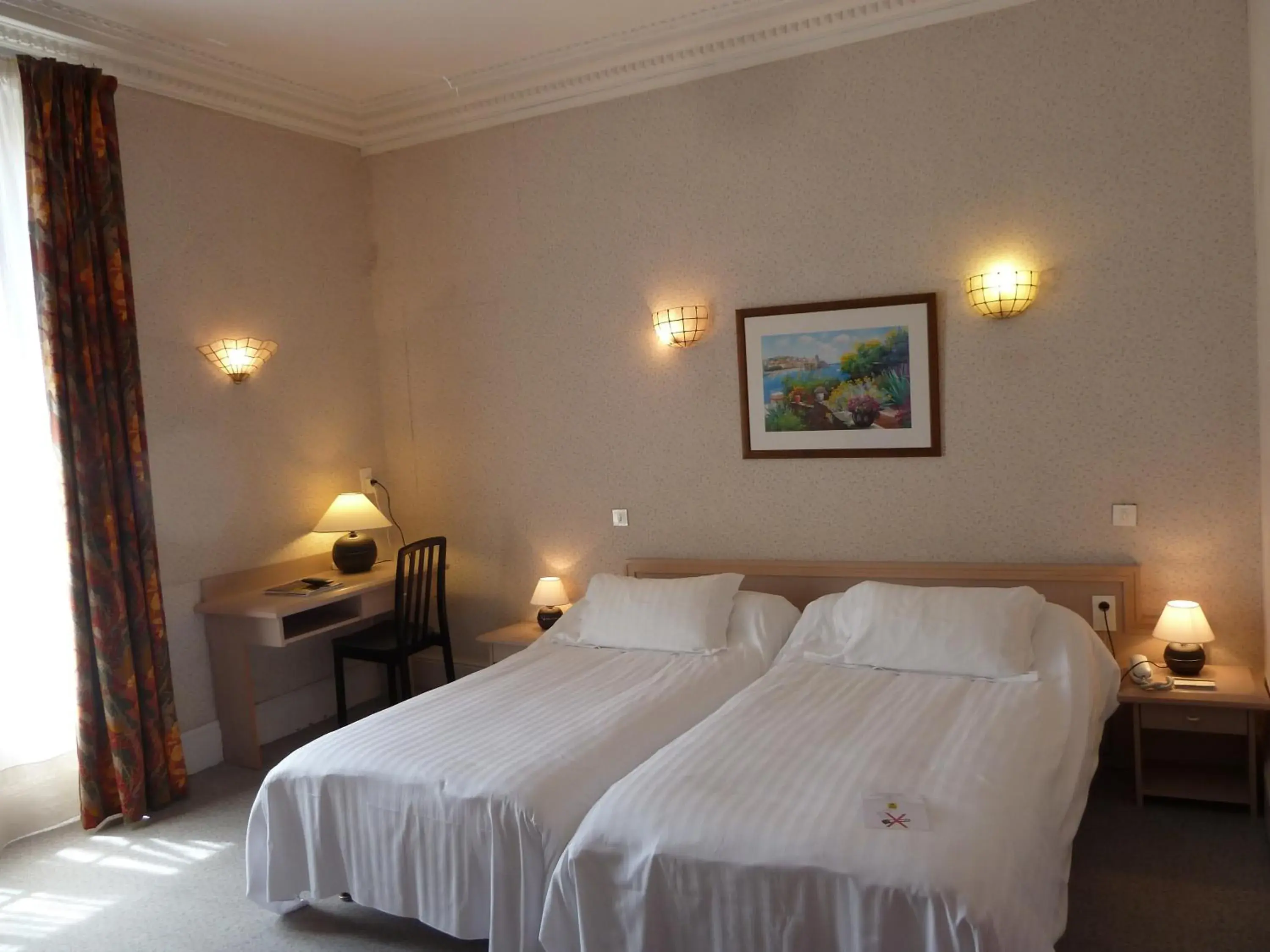 Photo of the whole room, Bed in Logis Le Midland