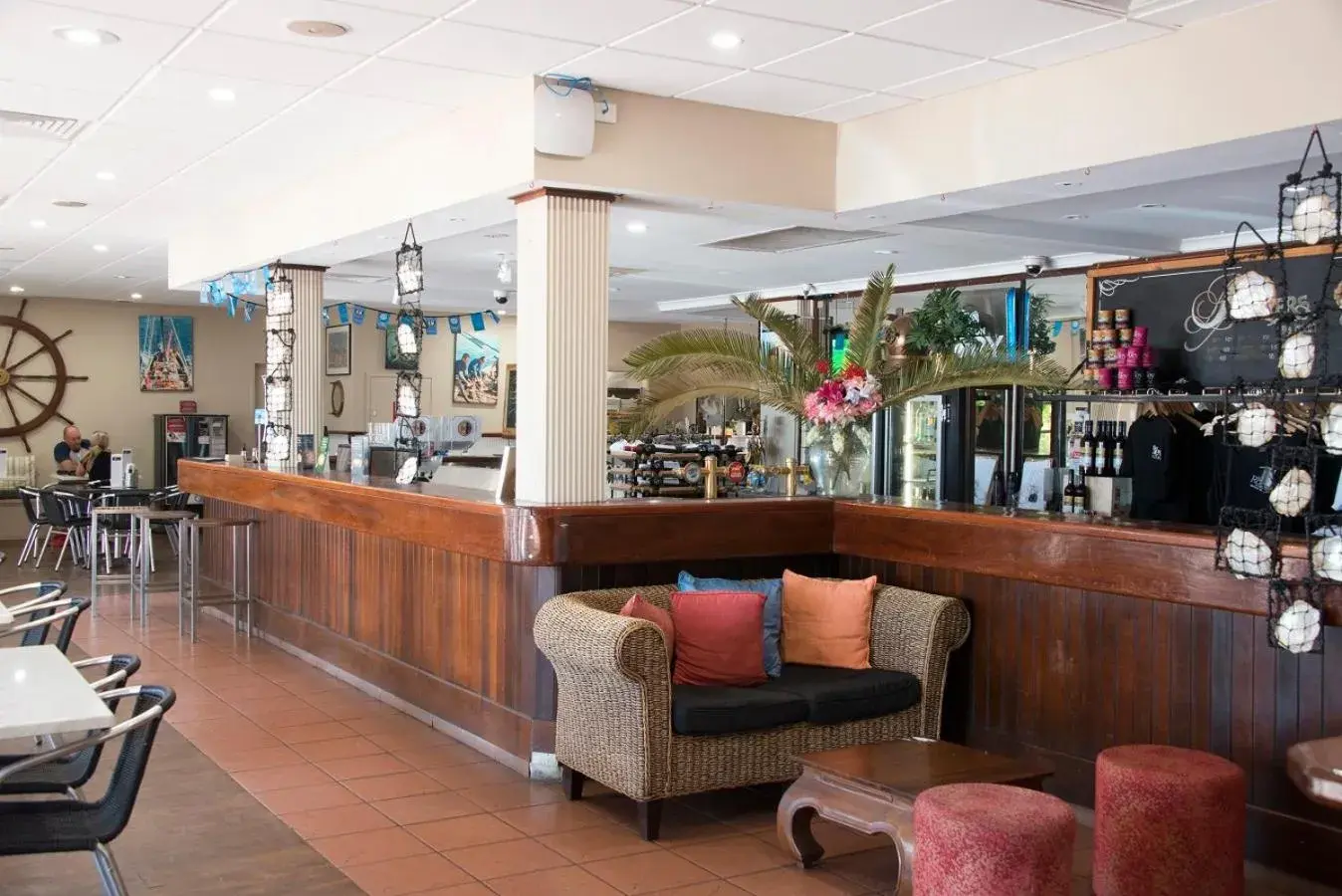 Restaurant/places to eat, Lounge/Bar in Roebuck Bay Hotel