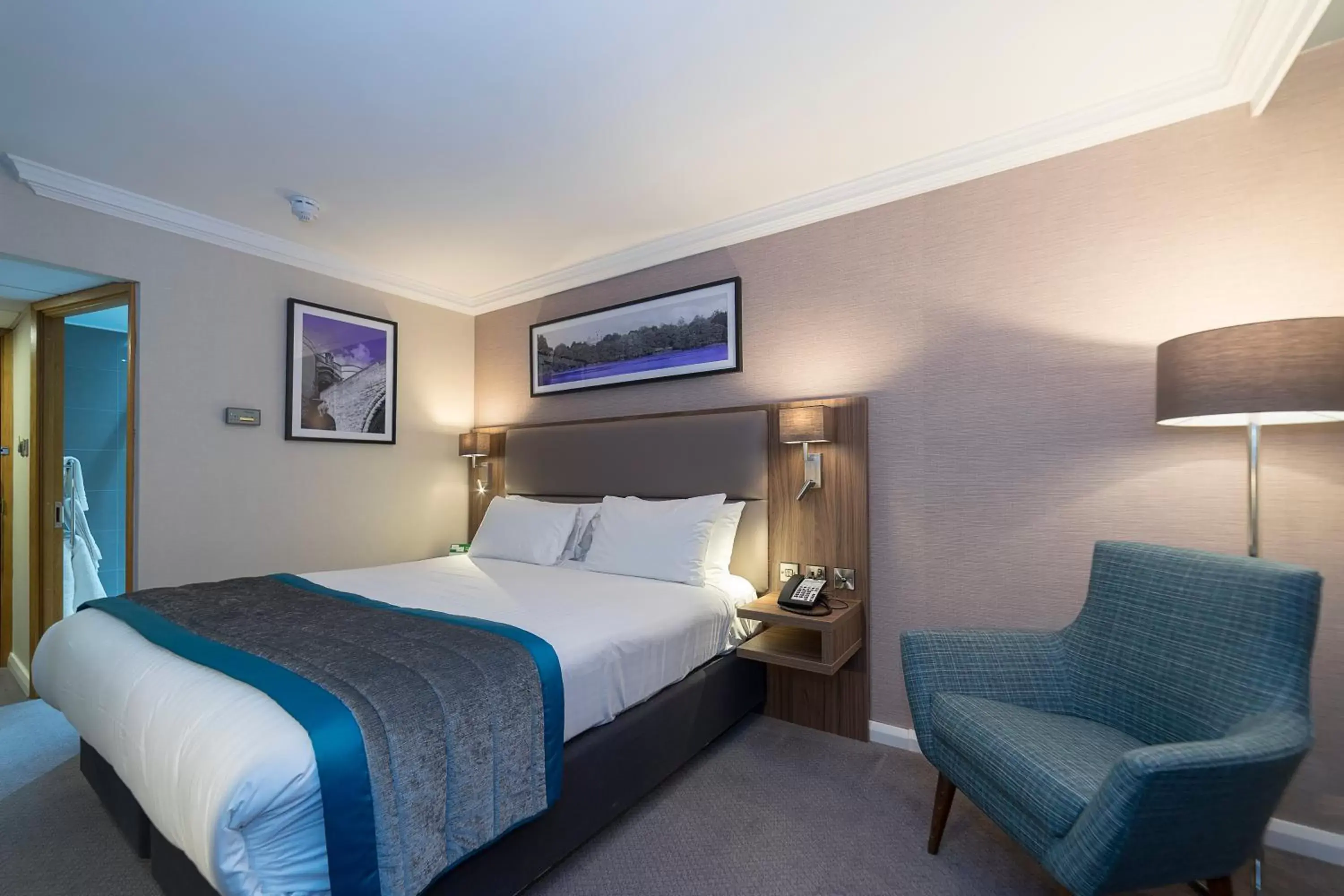 Bed in Holiday Inn Nottingham, an IHG Hotel