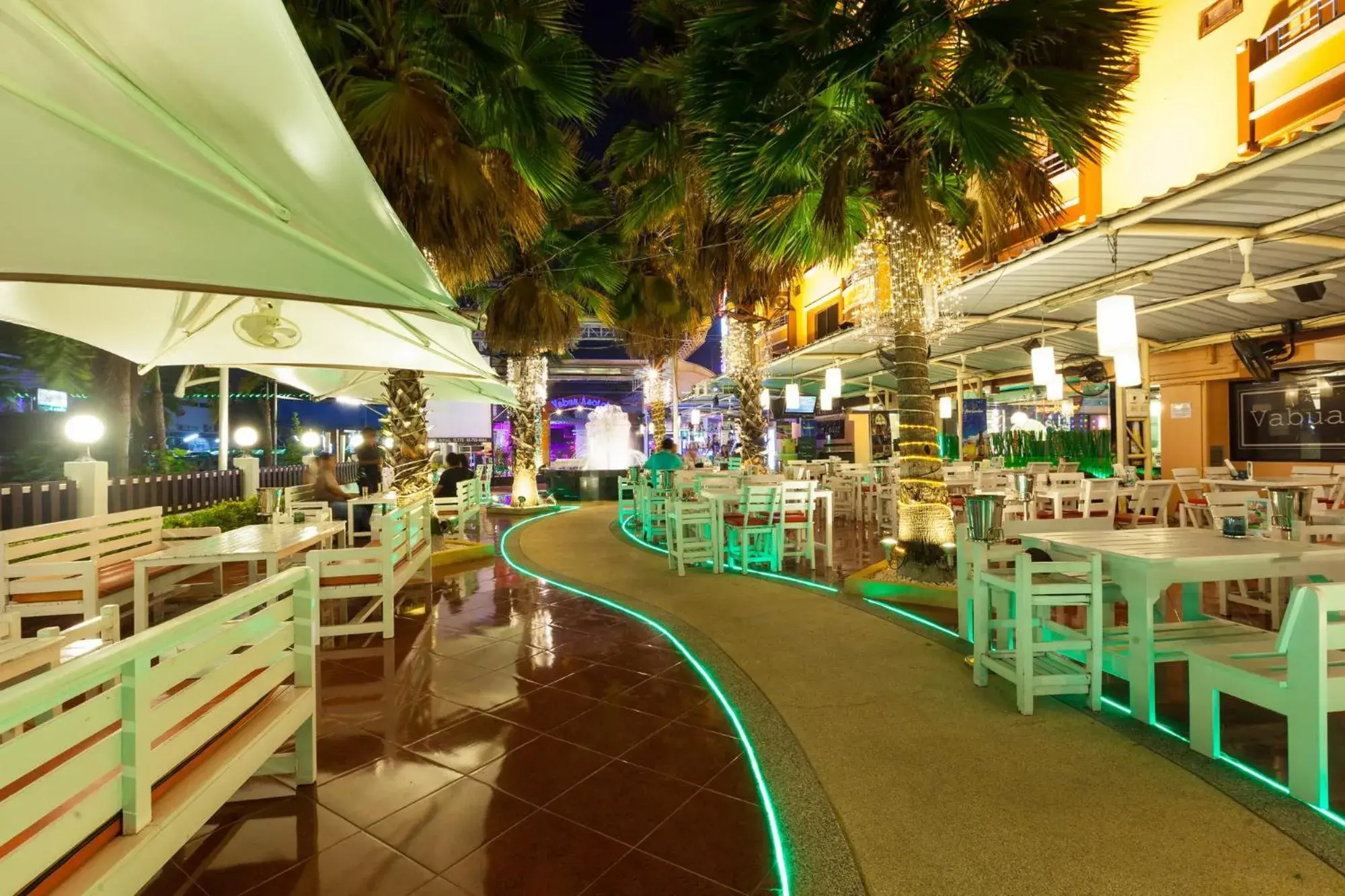 Facade/entrance in Vabua Asotel Bangkok Facade/entrance in Vabua Asotel Bangkok