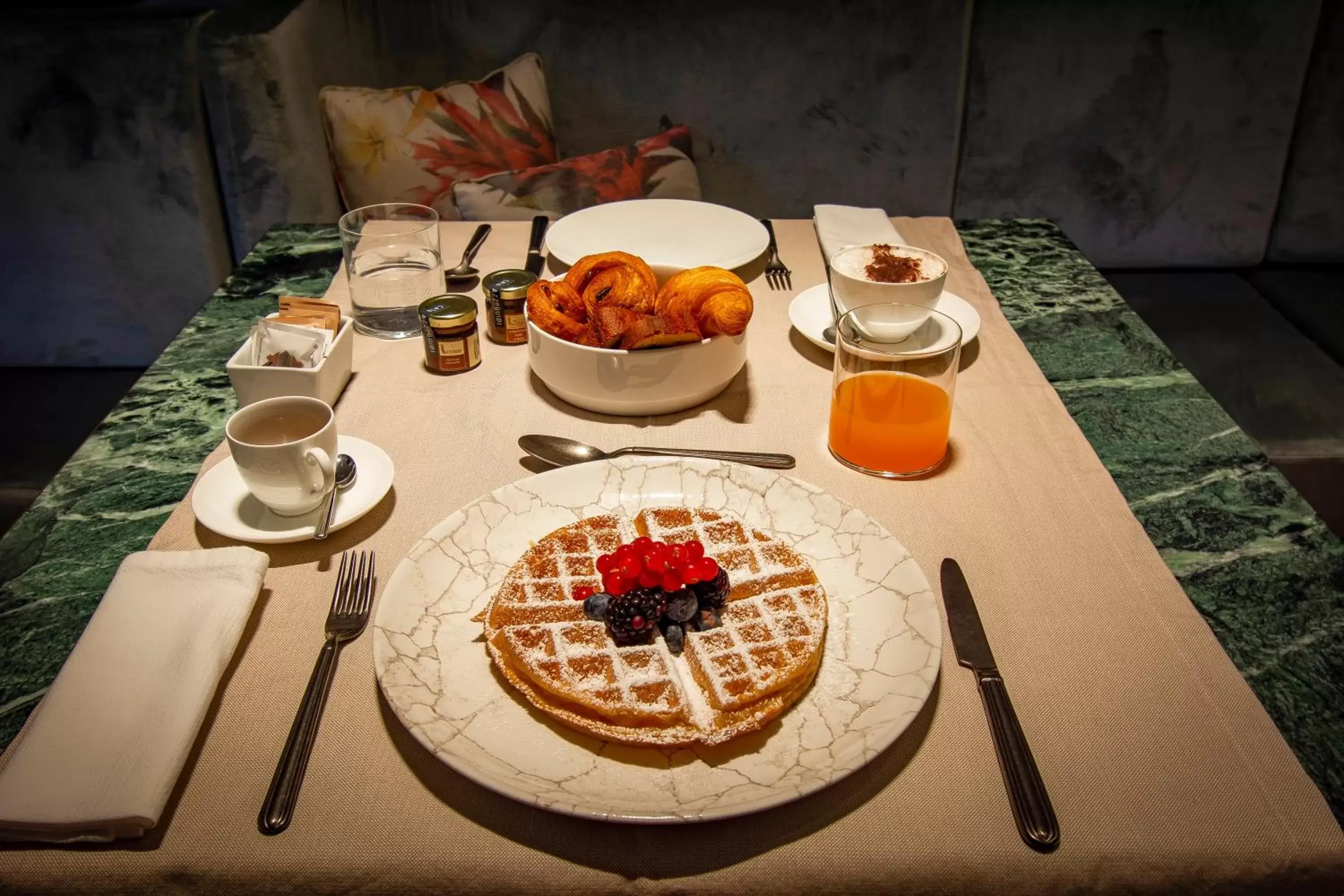 Breakfast in Hotel Corona d'Oro