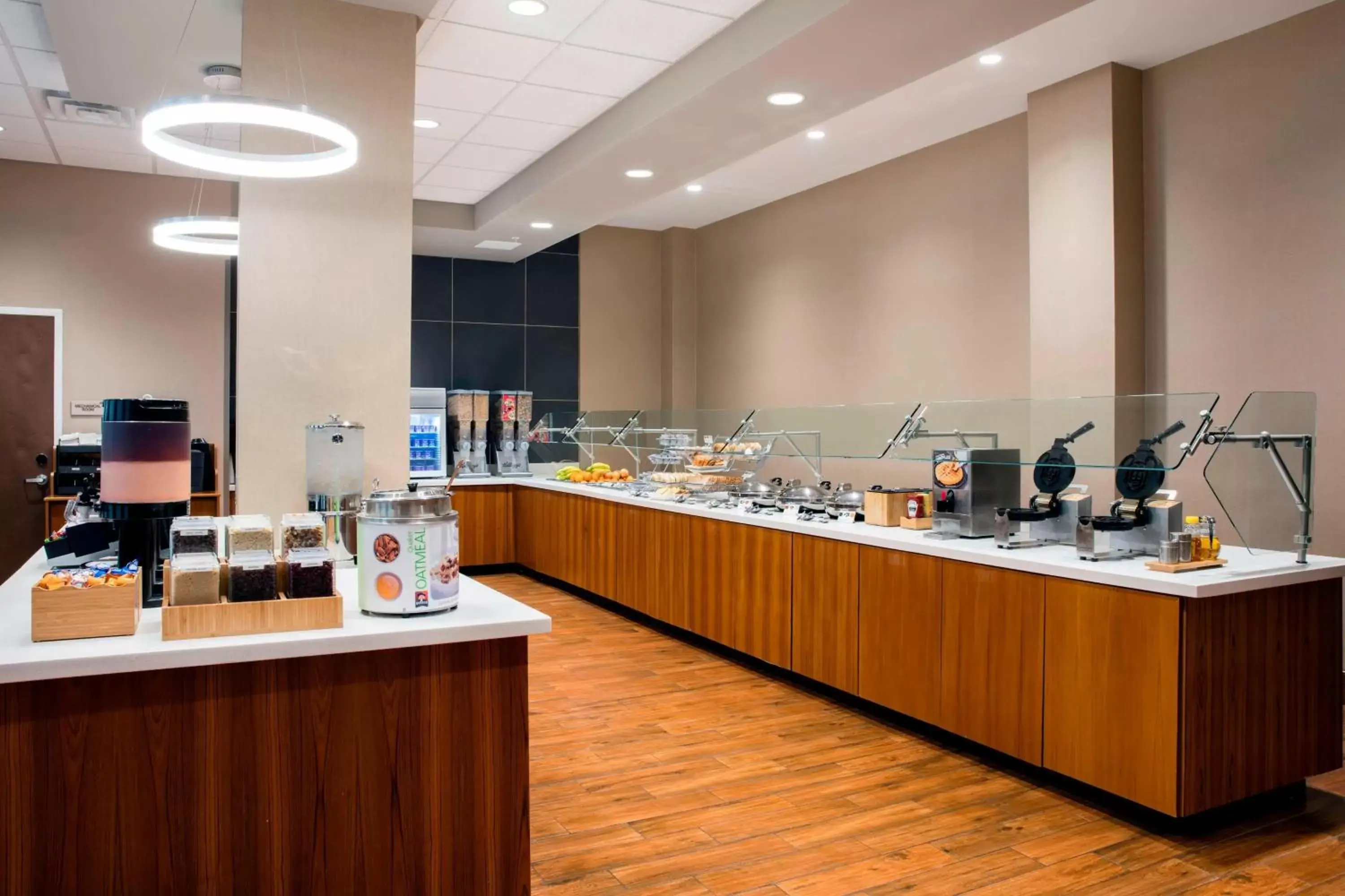 Breakfast, Restaurant/Places to Eat in SpringHill Suites by Marriott Orlando at FLAMINGO CROSSINGS Town Center-Western Entrance