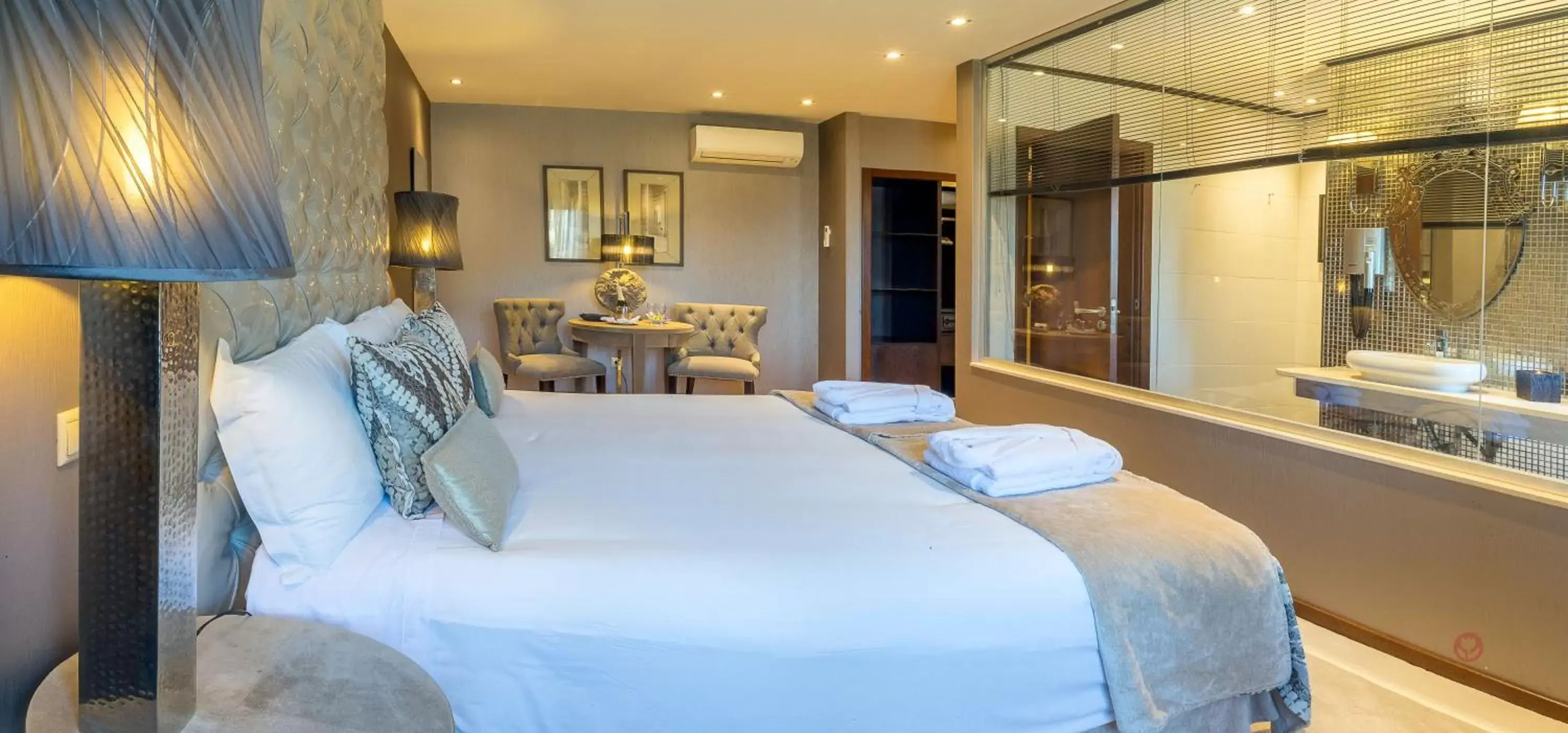 Decorative detail, Bed in Your Hotel & Spa Alcobaça Decorative detail, Bed in Your Hotel & Spa Alcobaça