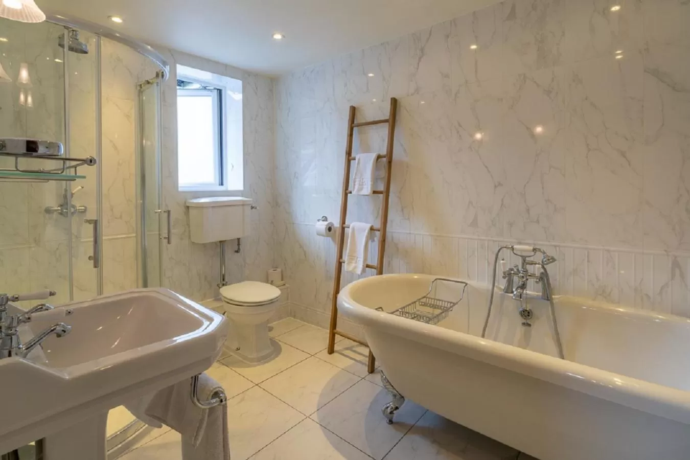 Bathroom in The Bird In Hand