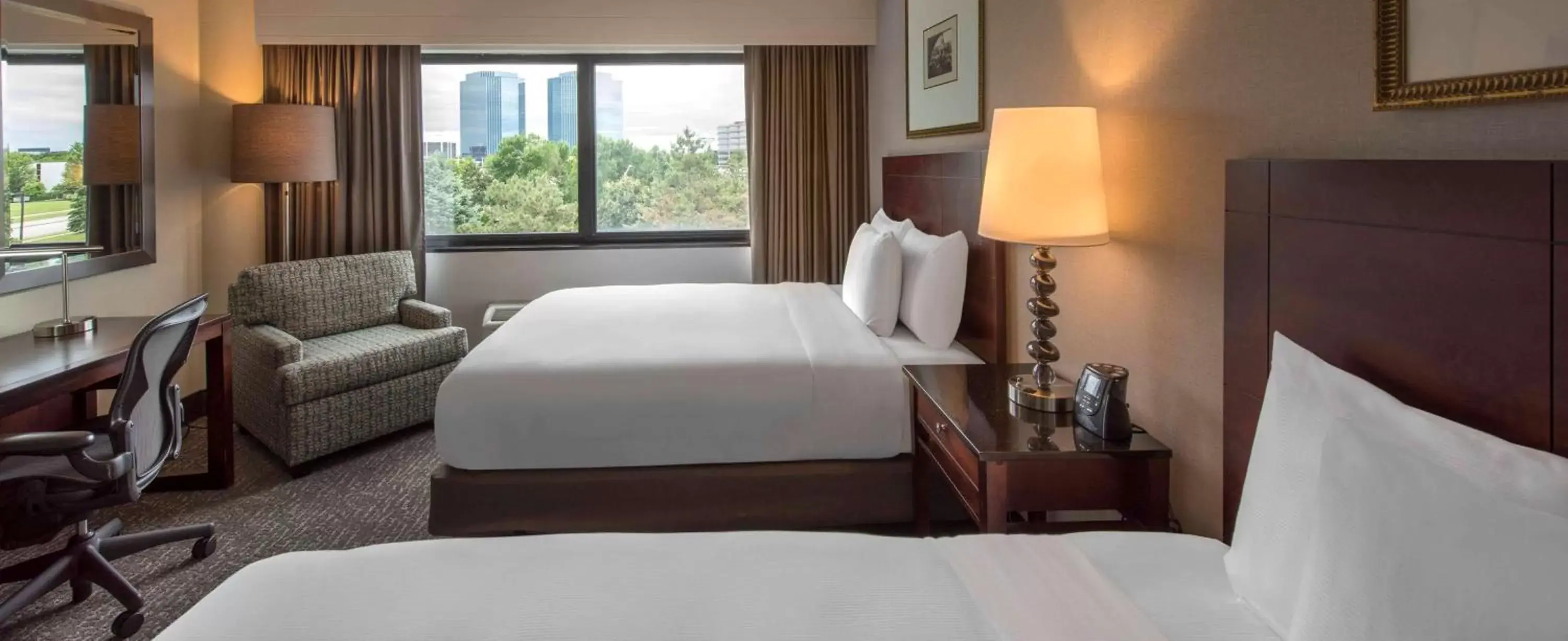 Bed in DoubleTree by Hilton Chicago Schaumburg Bed in DoubleTree by Hilton Chicago Schaumburg