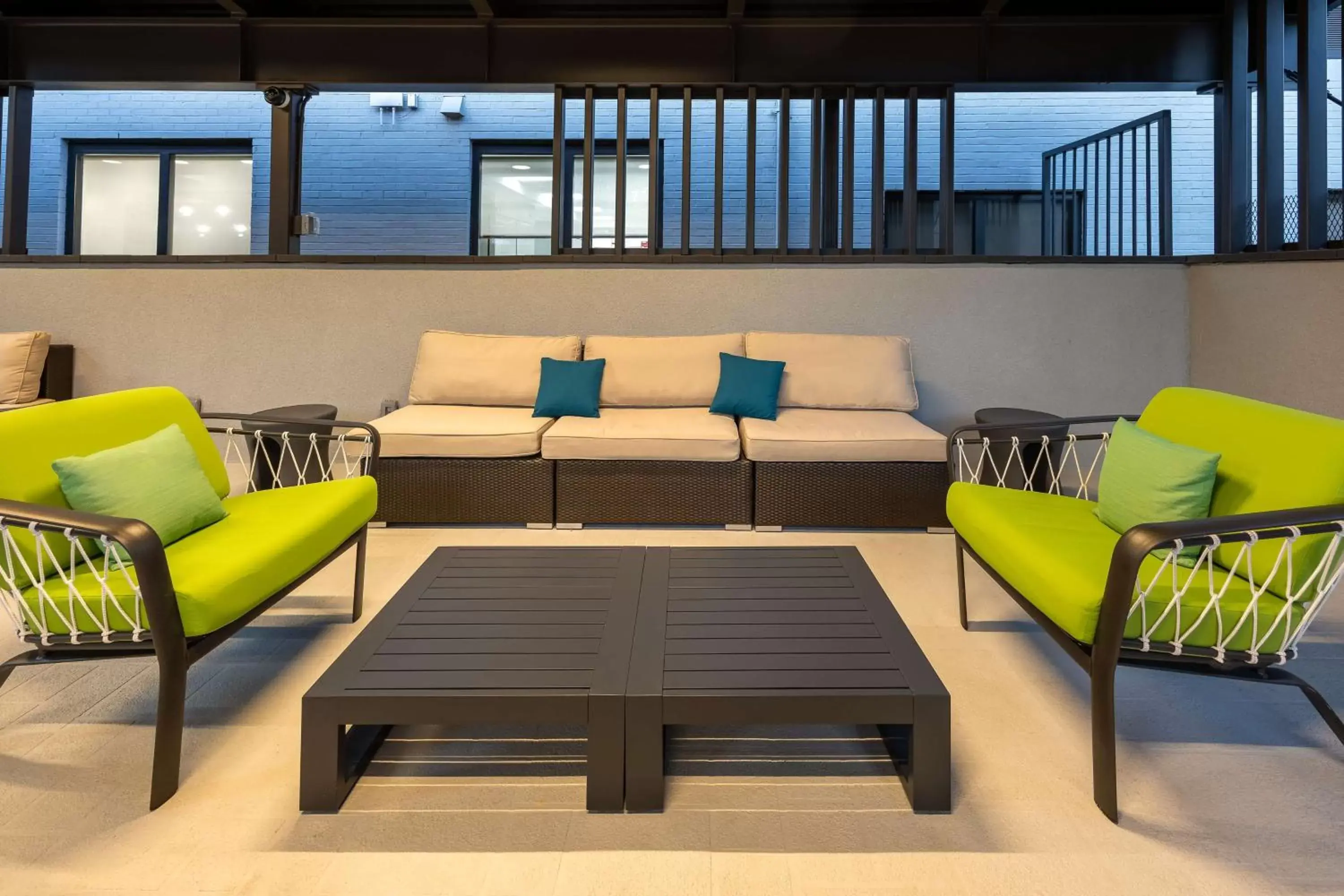 Patio, Seating Area in Hampton Inn & Suites Alpharetta Roswell