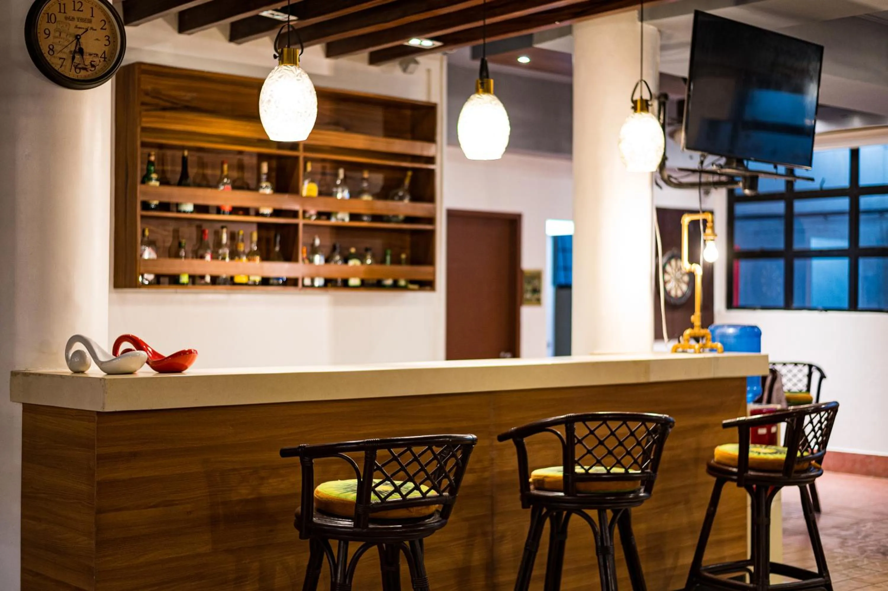 Restaurant/places to eat in Kiwi Hotel