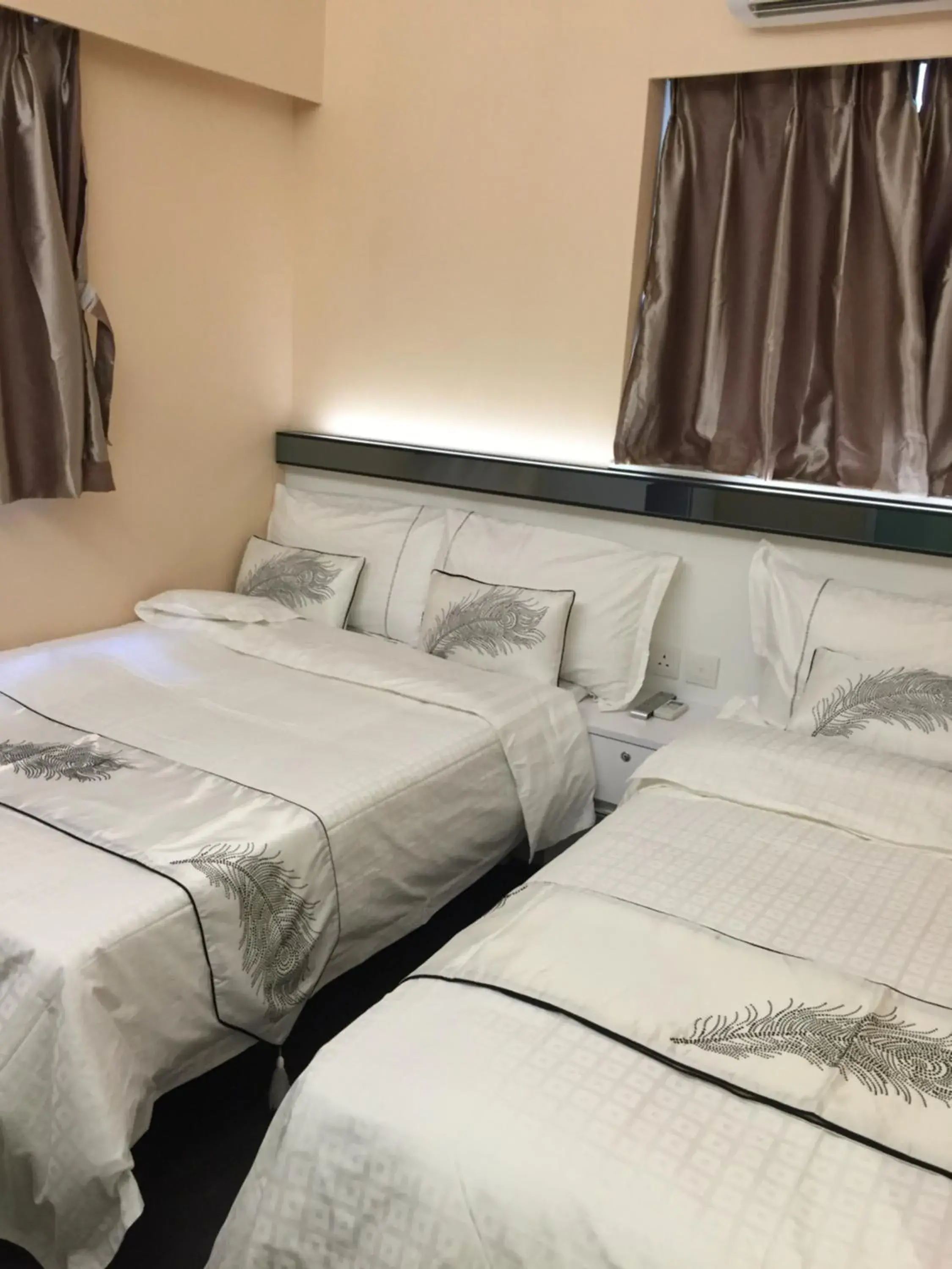 Bed in Seasons Hotel – Causeway Bay