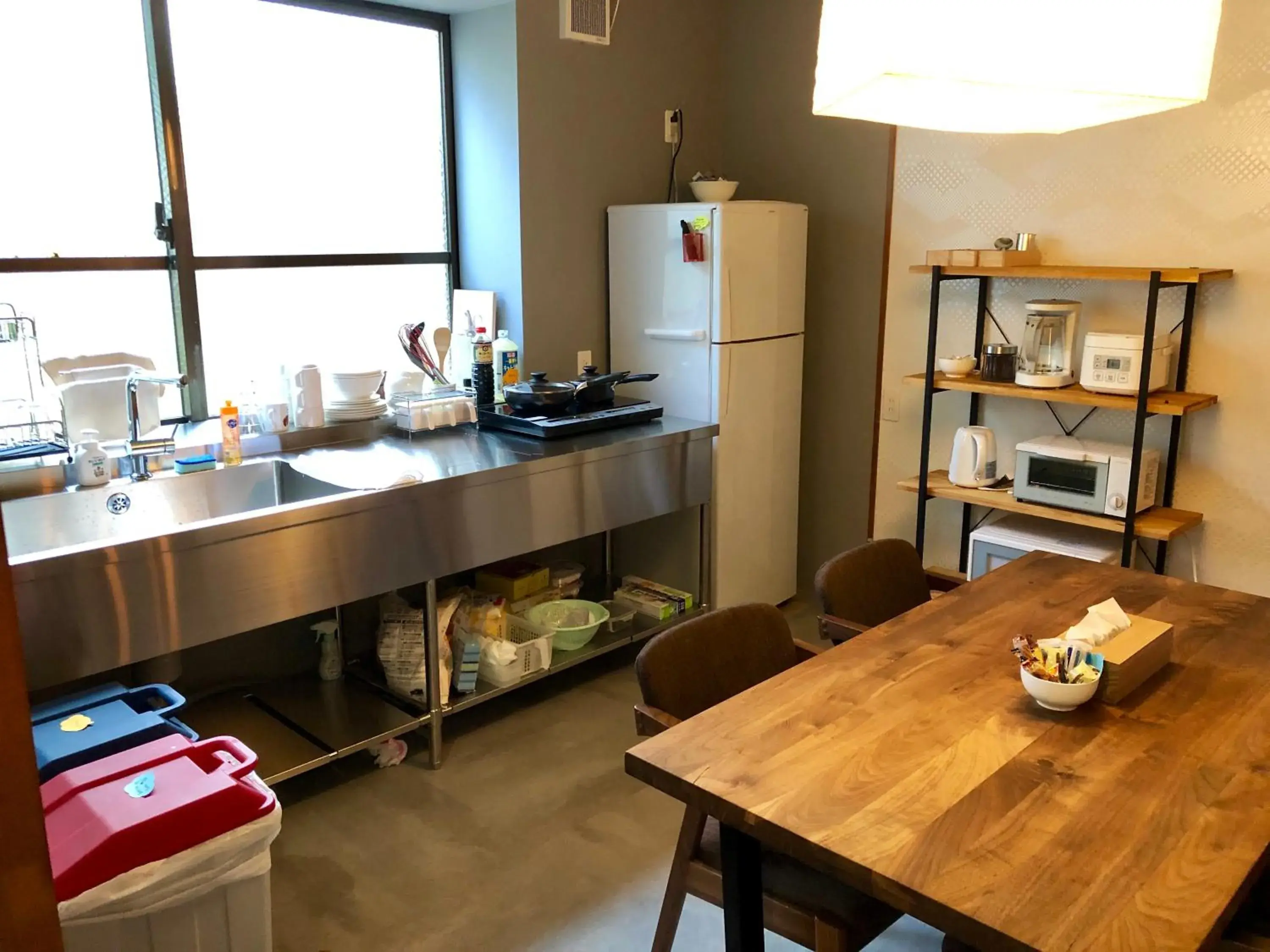 Communal kitchen in Santiago Guesthouse Naha