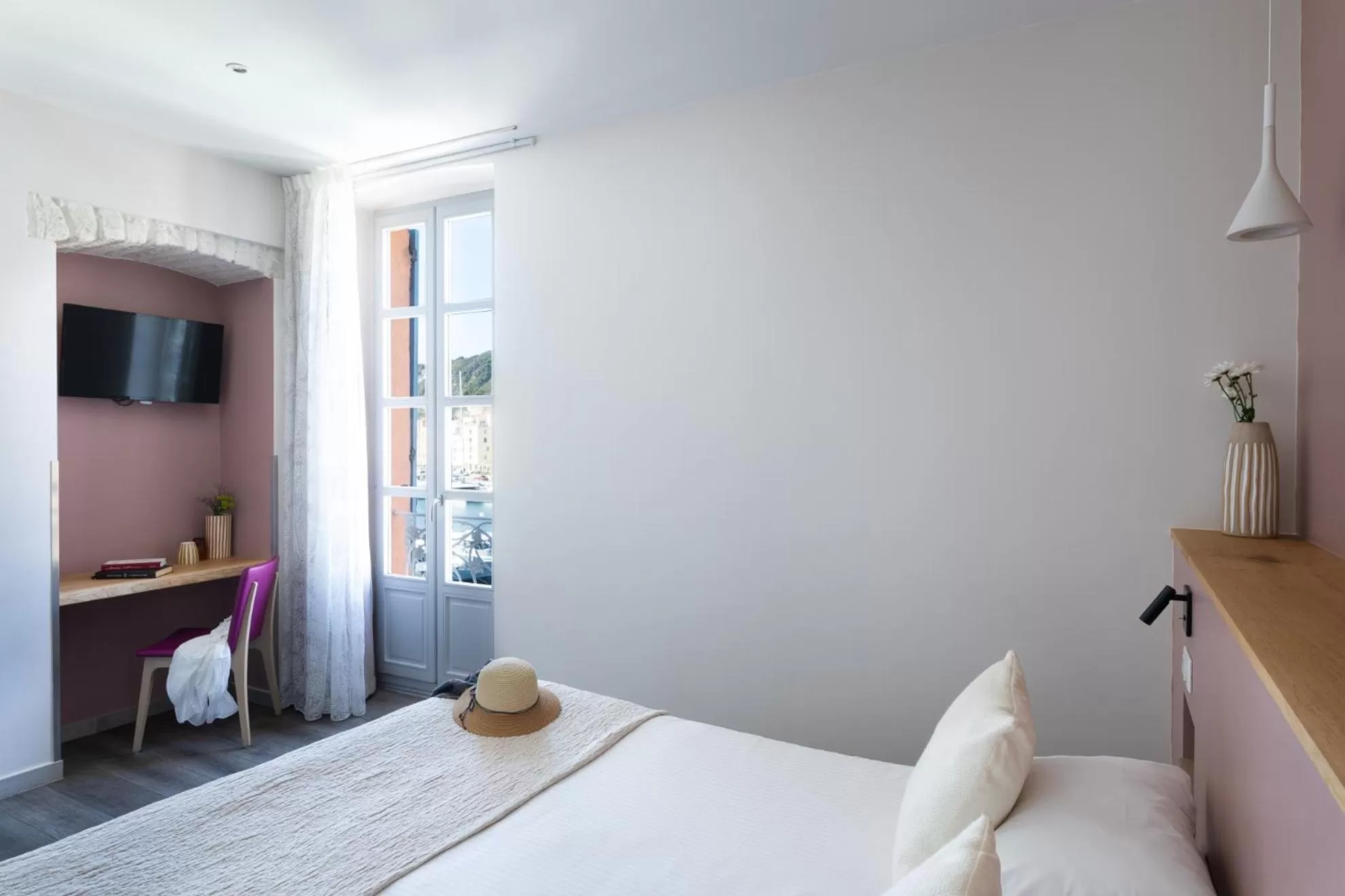 Bed in Best Western Hotel du Roy d'Aragon