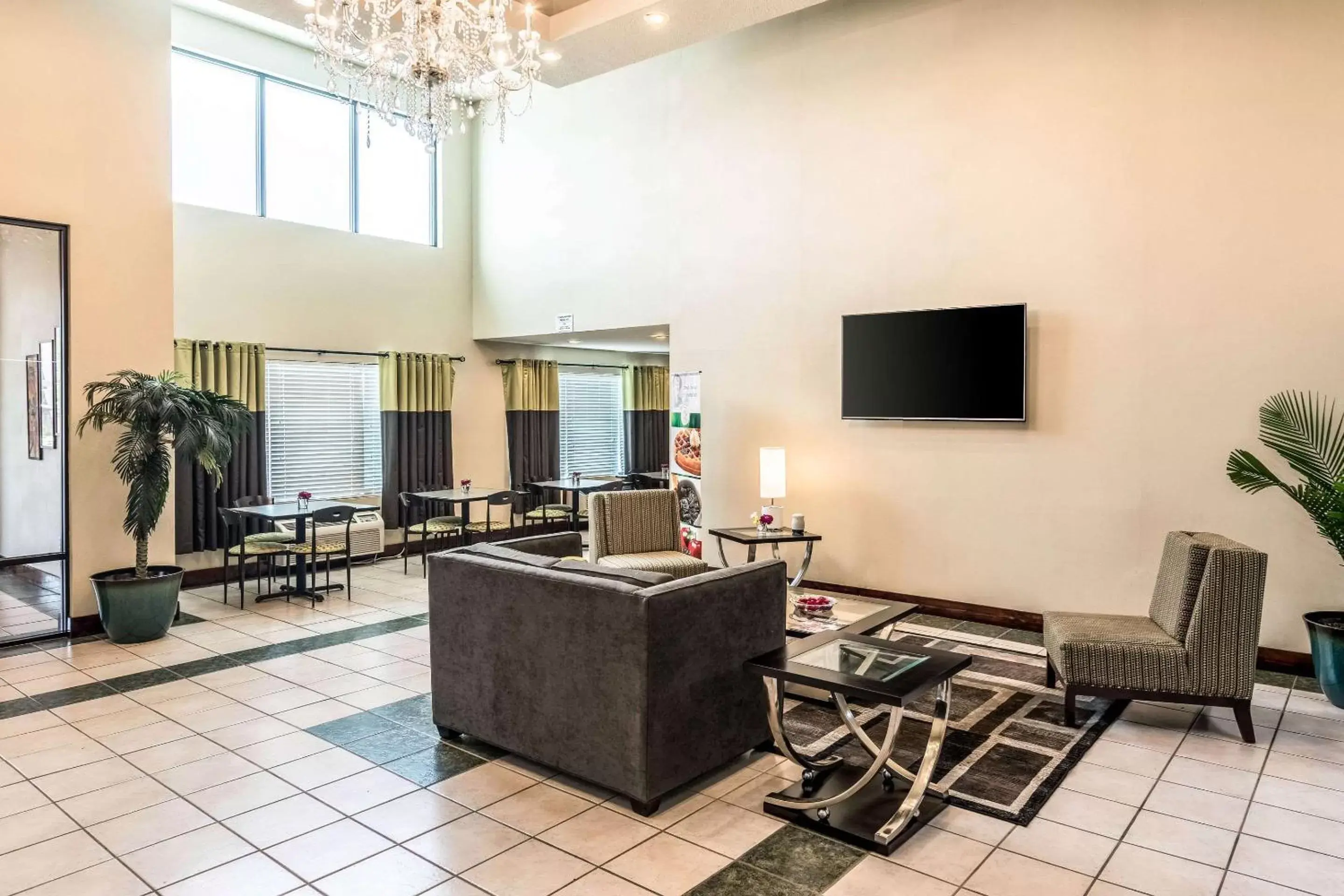Lobby or reception, Seating Area in Quality Inn Sandersville