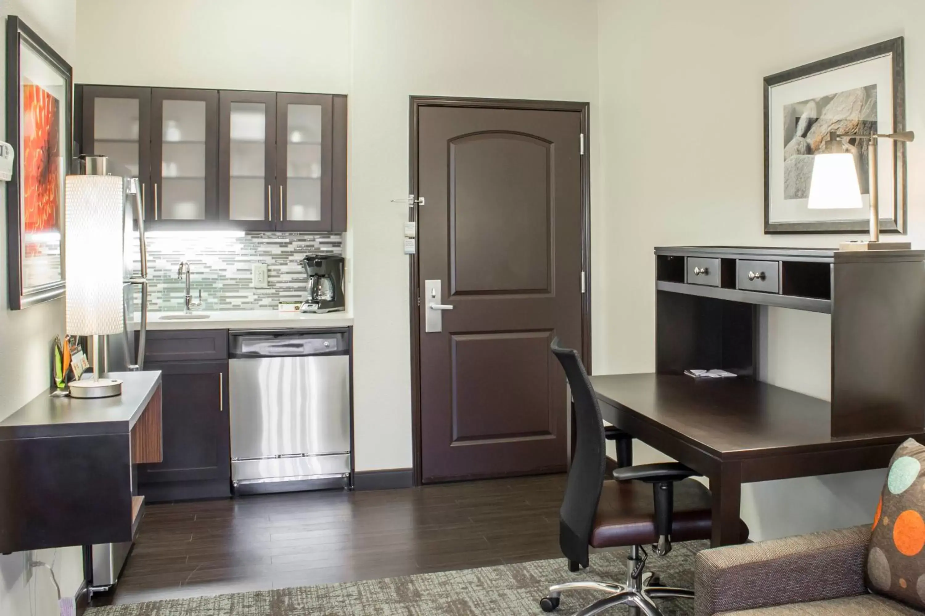 Photo of the whole room, Kitchen/Kitchenette in Staybridge Suites North Jacksonville, an IHG Hotel