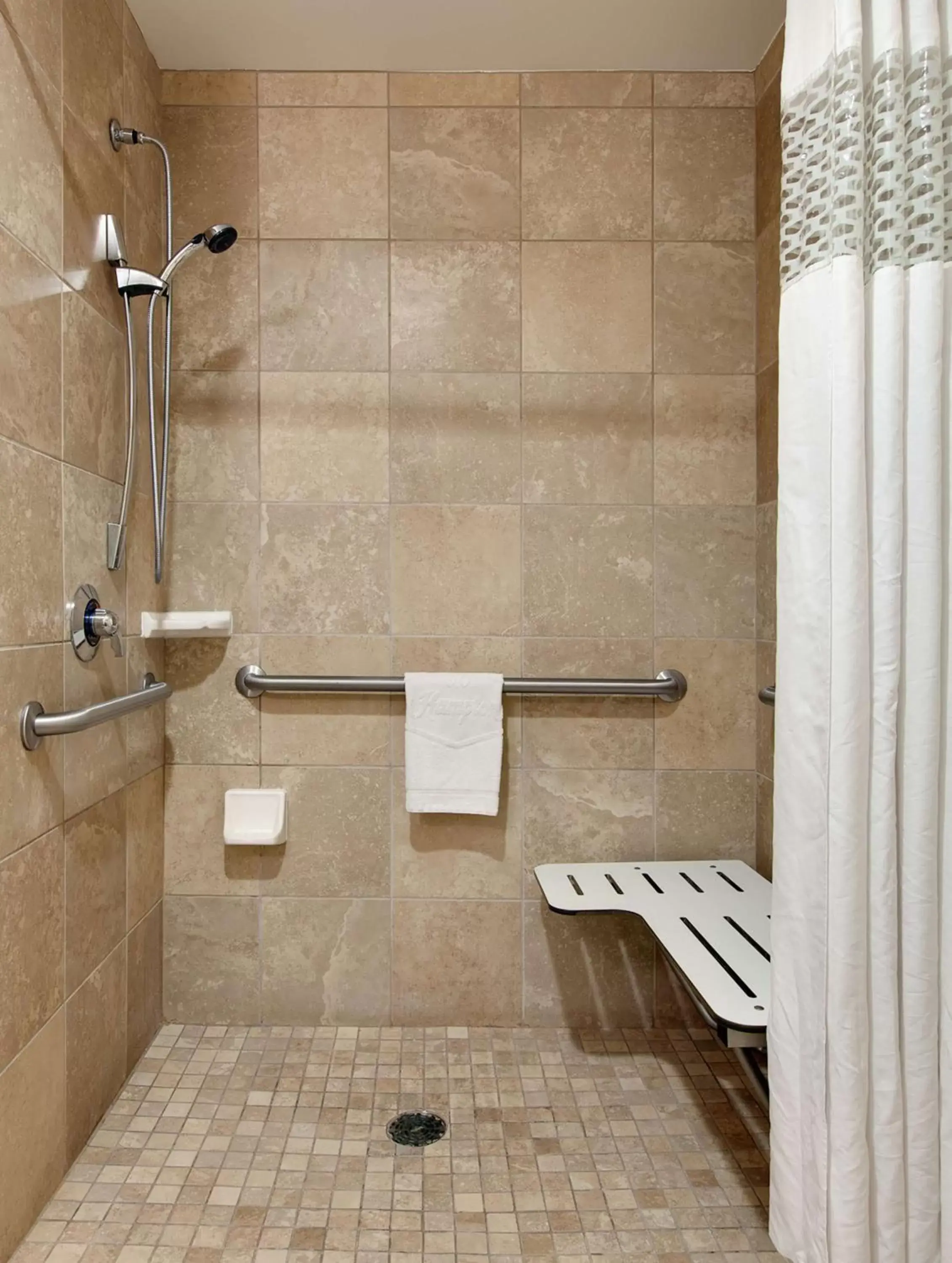 Bathroom in Hampton Inn & Suites Phoenix Glendale-Westgate