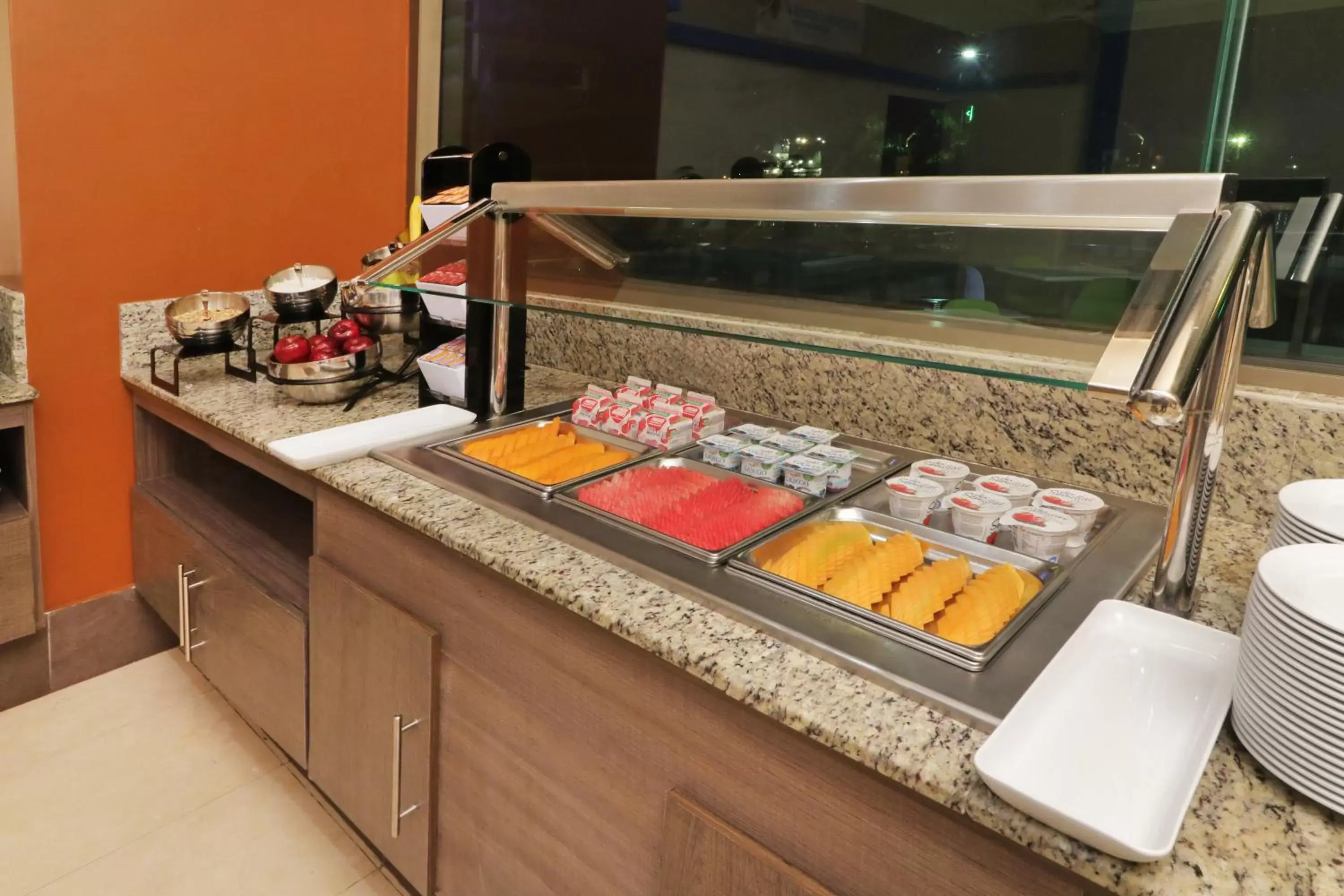 Restaurant/places to eat, Food in Holiday Inn Express - Tuxpan, an IHG Hotel