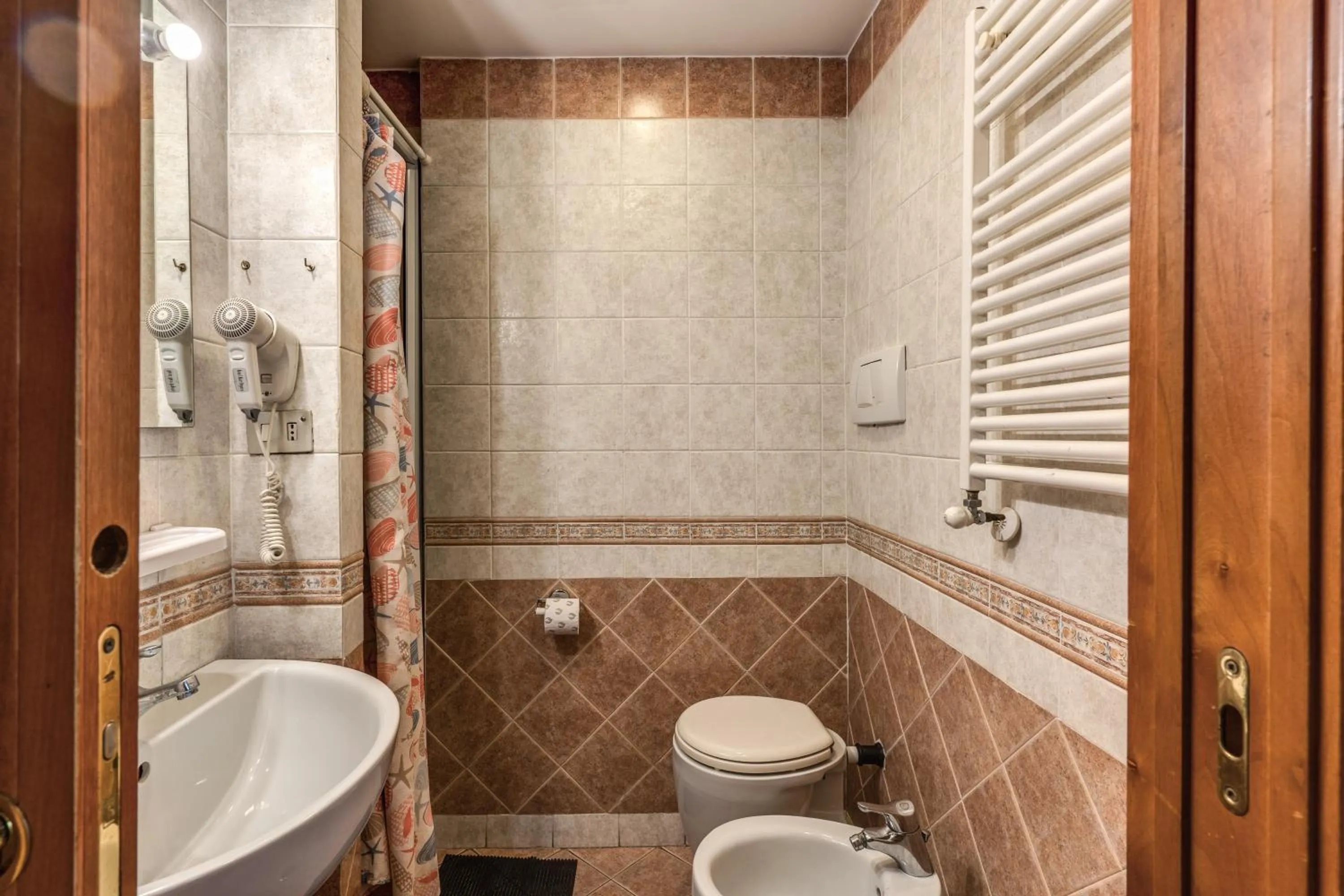 Bathroom in Hotel Pomezia