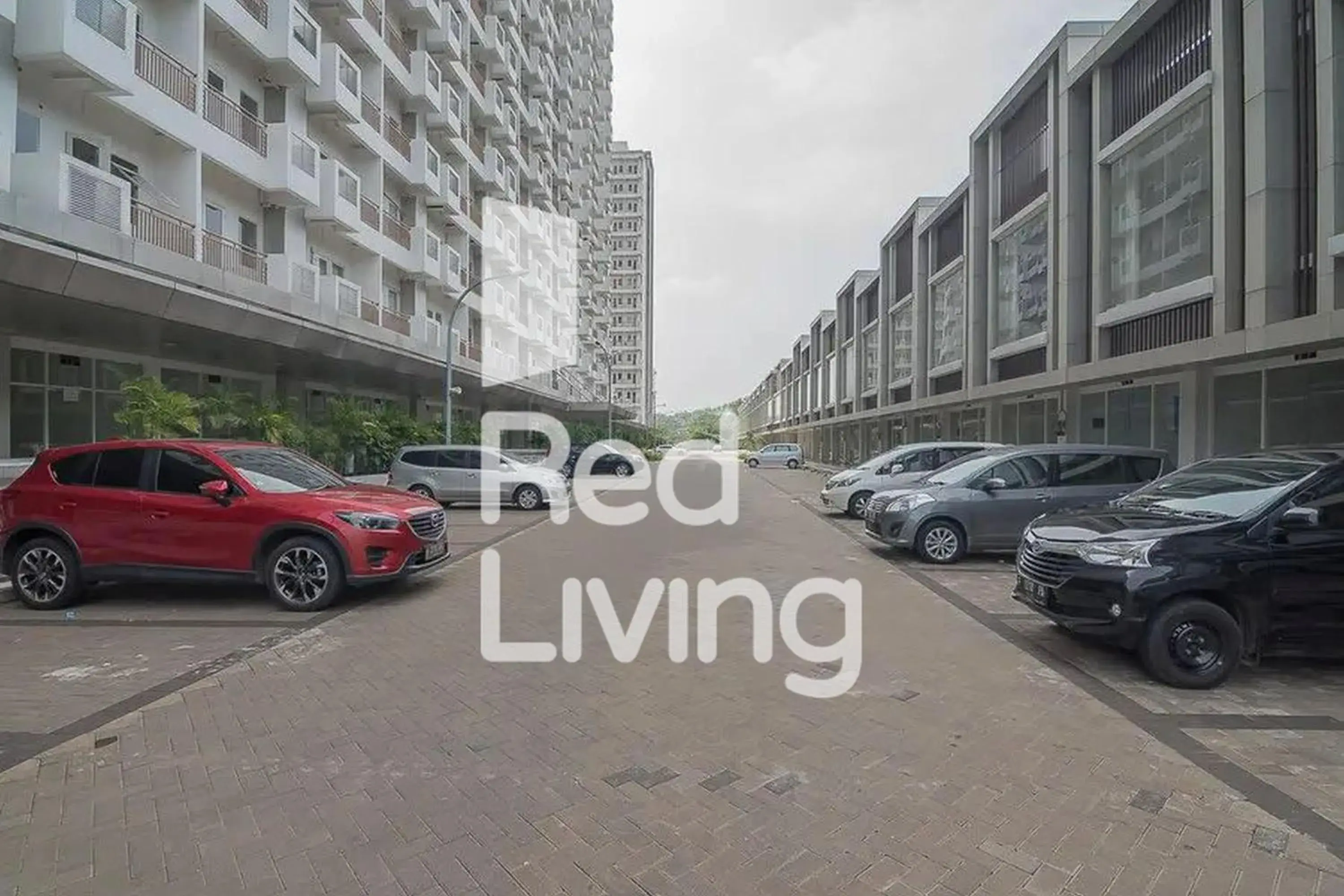 Parking, Neighborhood in RedLiving Apartemen Sentul Tower - Skyland